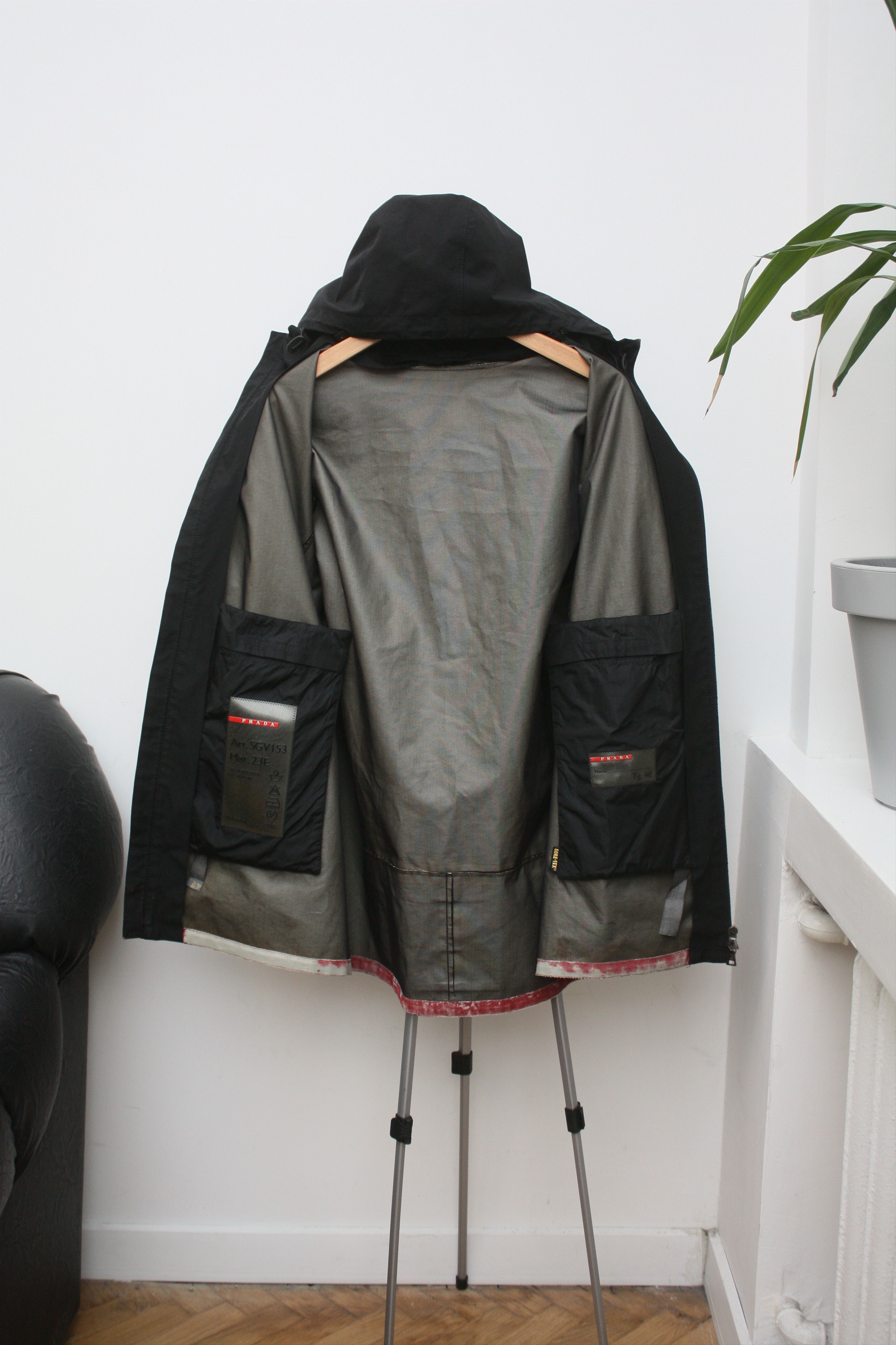 Prada Prada Vintage Black Gore-Tex Jacket SGV153 23E Size US M / EU 48-50 / 2 - 2 Thumbnail
