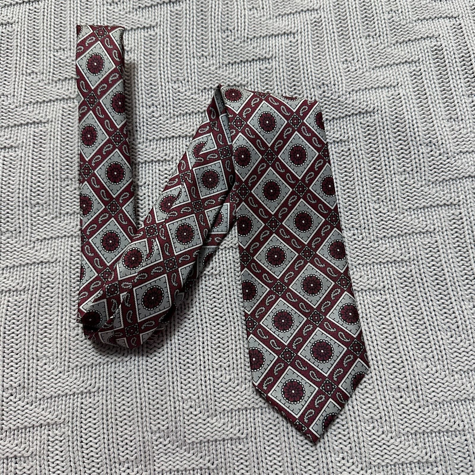 Vintage Vintage maroon and silver paisley men's tie Size ONE SIZE - 1 Thumbnail