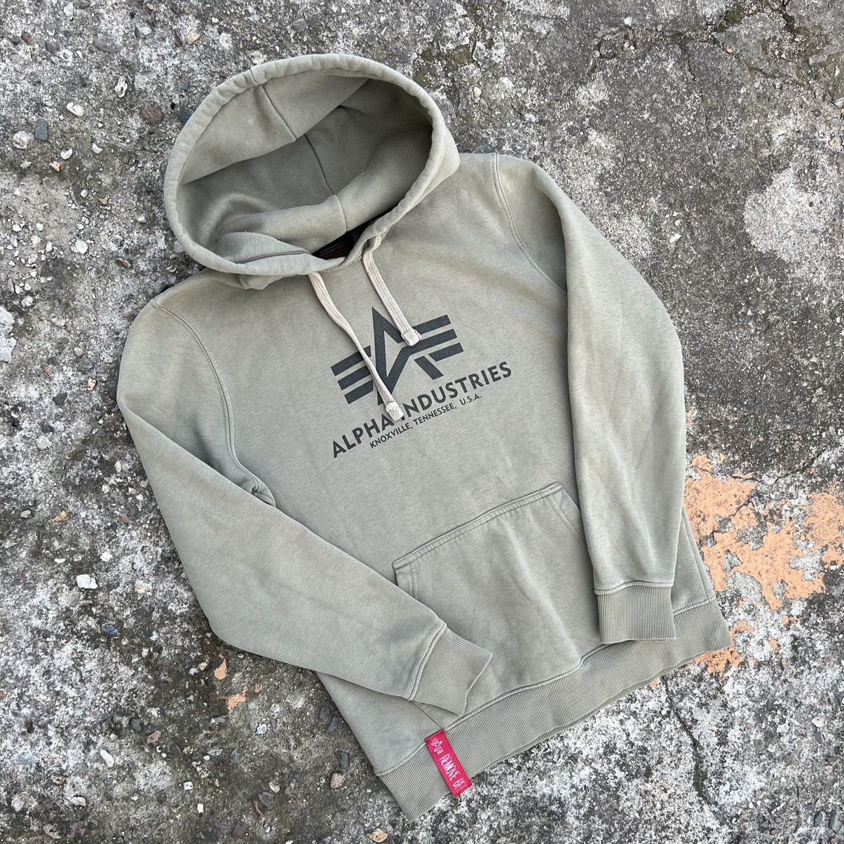 Alpha Industries × Vintage Y2K Black Alpha Industries big logo hoodie 00’s M size Size US M / EU 48-50 / 2 - 2 Thumbnail