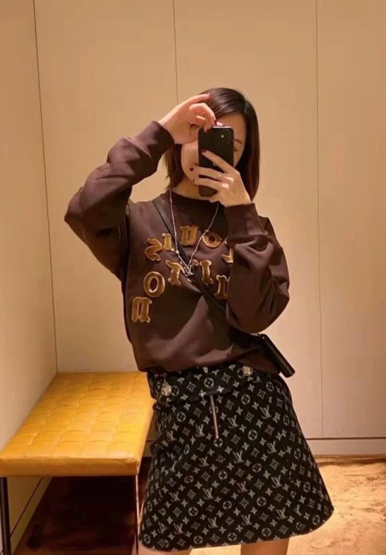 Louis Vuitton Louis Vuitton Monogrammed embroidered printed crewneck pull Size US S / EU 44-46 / 1 - 8 Thumbnail