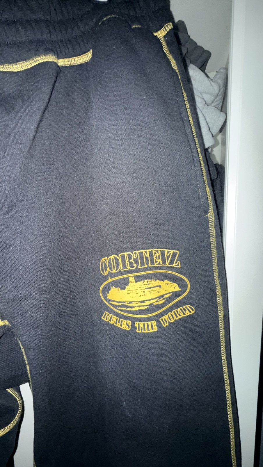 Corteiz Corteiz Rules The World Black Yellow Stitch Cuff Sweatpants Size US 32 / EU 48 - 3 Thumbnail