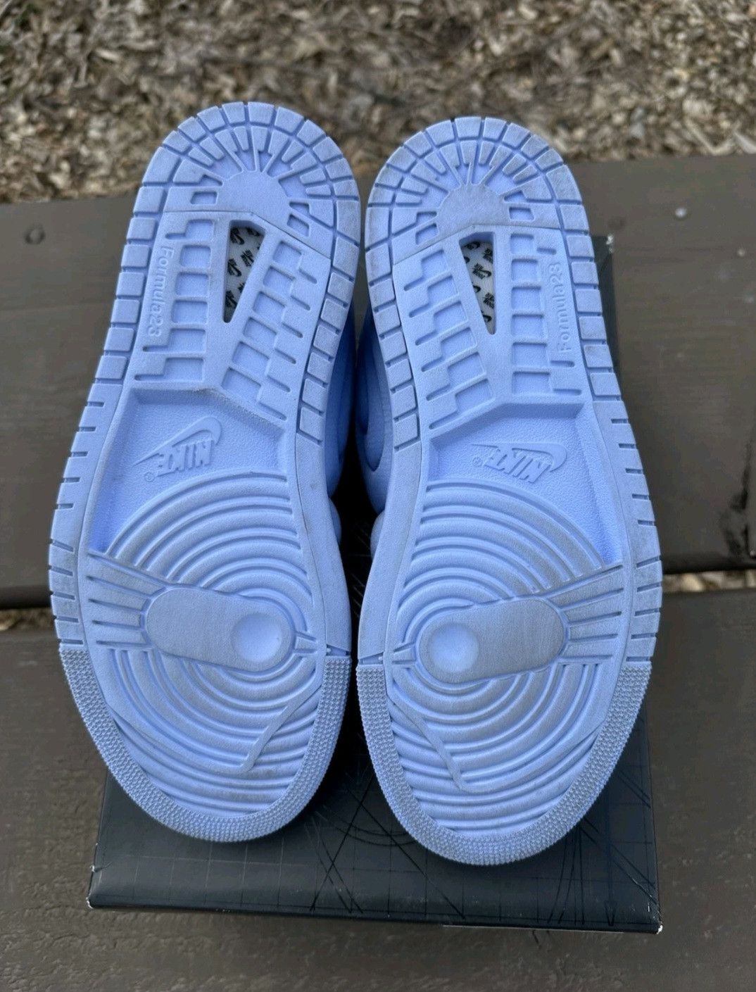 Jordan Brand Air Jordan Retro 1 Low Method Of Make Satin Aluminum Wmns Size US 10.5 / IT 40.5 - 7 Thumbnail