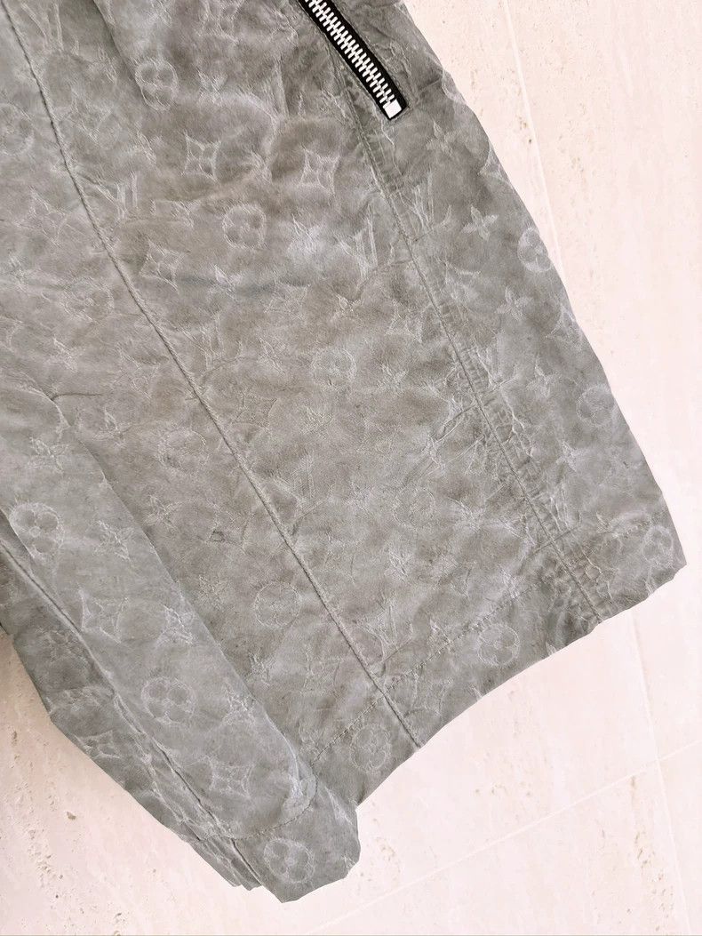 Louis Vuitton Louis Vuitton Gray full logo presbyopic shorts 2503-Nextarr Size US 36 / EU 52 - 5 Thumbnail