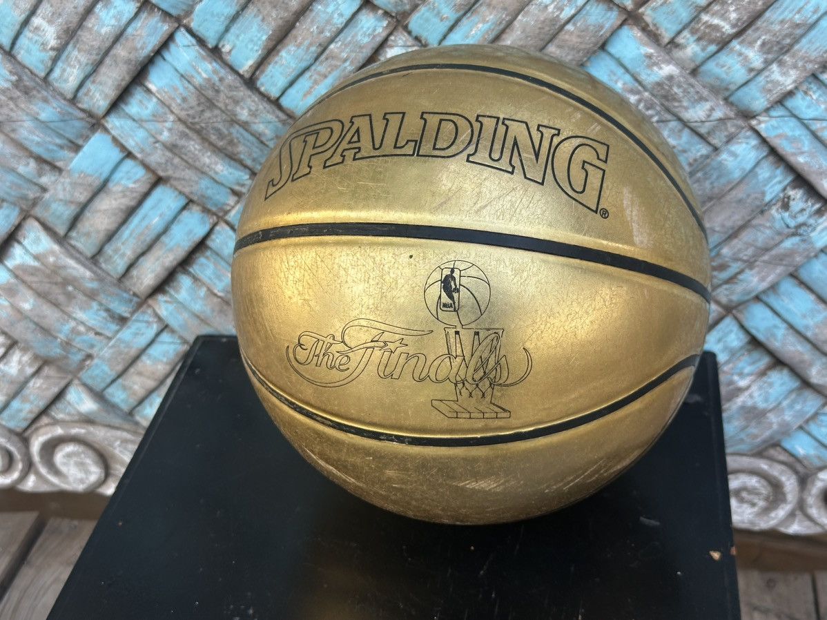 Spalding Rare 2005 Spalding NBA Gold Trophy Ball Official 29.5” Ball Size ONE SIZE - 2 Thumbnail