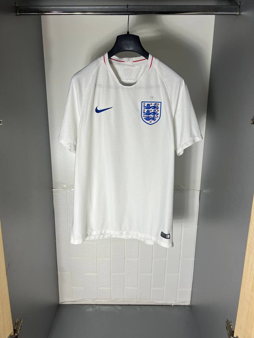 Nike VINTAGE NIKE ENGLAND SOCCER JERSEY RETRO MANCHESTER Y2K 90s Size US L / EU 52-54 / 3 - 1 Thumbnail