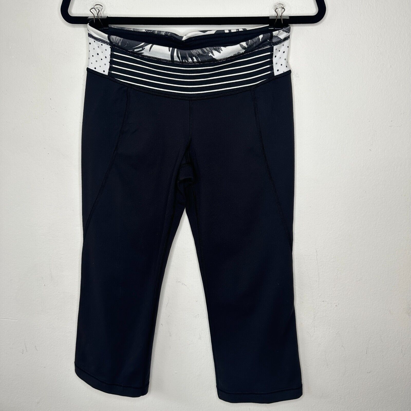 Lululemon Lululemon Black Wide Crop Legging Floral Stripe Waistband 6 Size 28" / US 6 / IT 42 - 9 Thumbnail