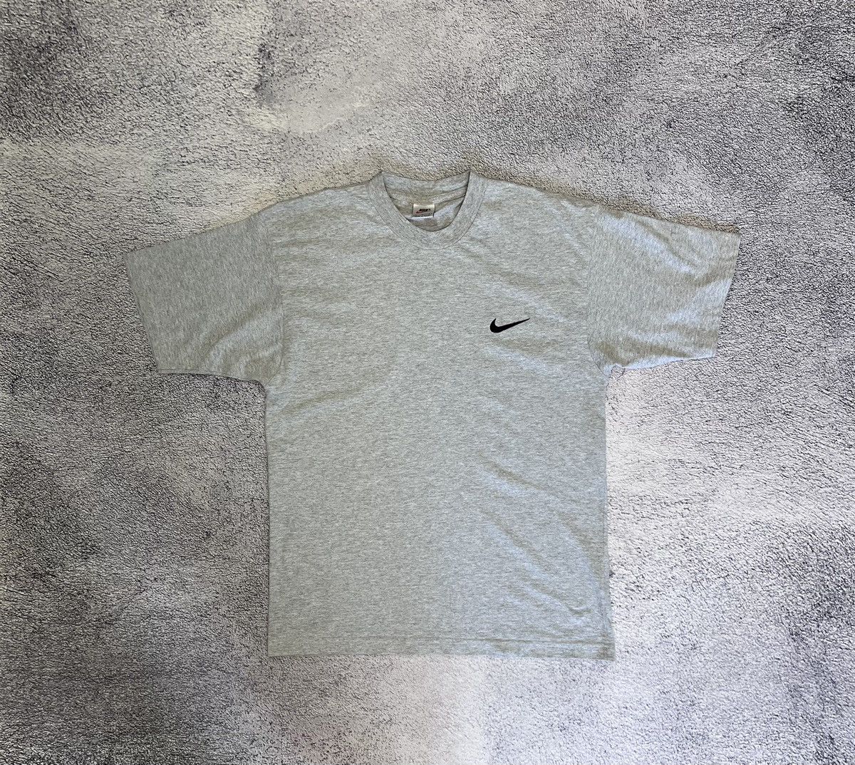 Nike Vintage Nike T-Shirt Gray M Embroidered Black Swoosh Logo Size US M / EU 48-50 / 2 - 1 Thumbnail