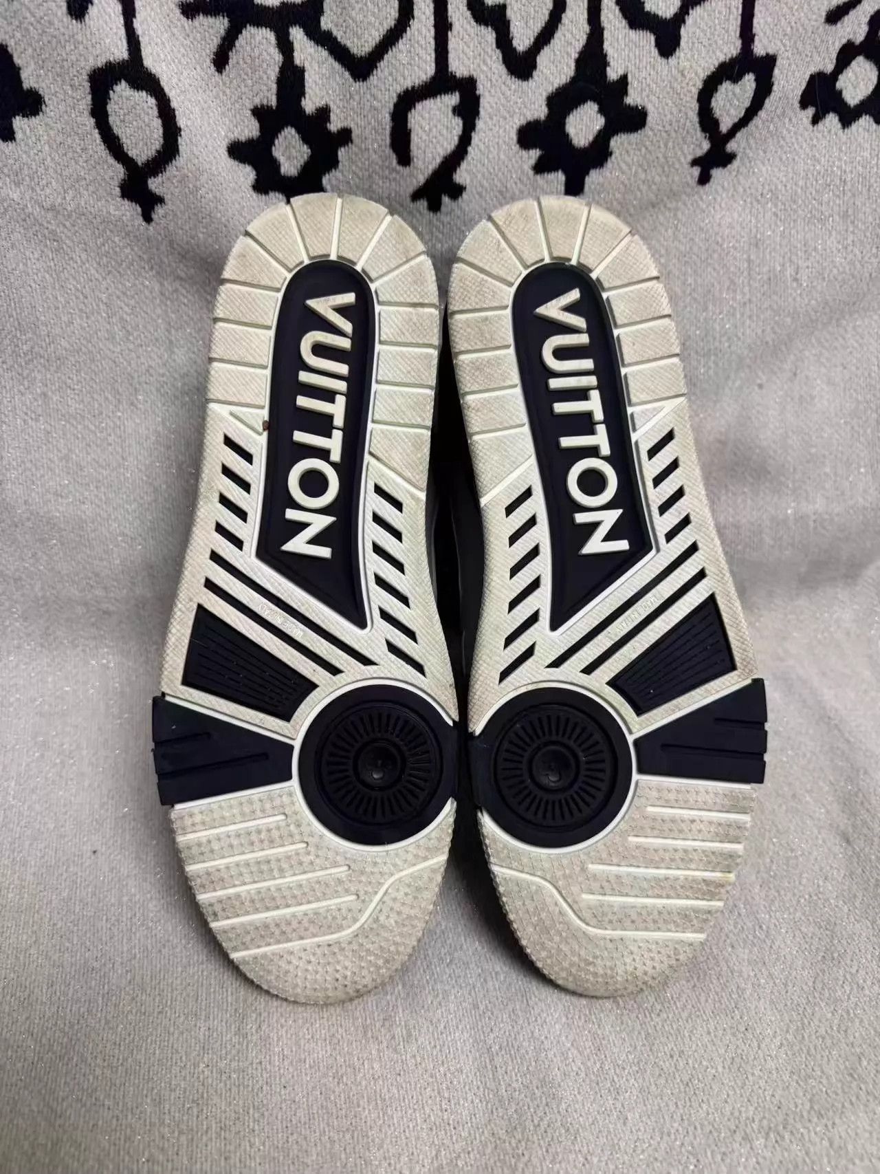 Louis Vuitton LV Black Cement Trainer 42 Worn a few times Size US 9 / EU 42 - 4 Thumbnail