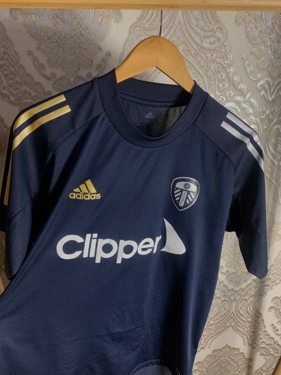 Adidas × Vintage VERY RARE ADIDAS FC LEEDS UNITED ENGLAND SOCCER JERSEY RETRO Size US M / EU 48-50 / 2 - 3 Thumbnail