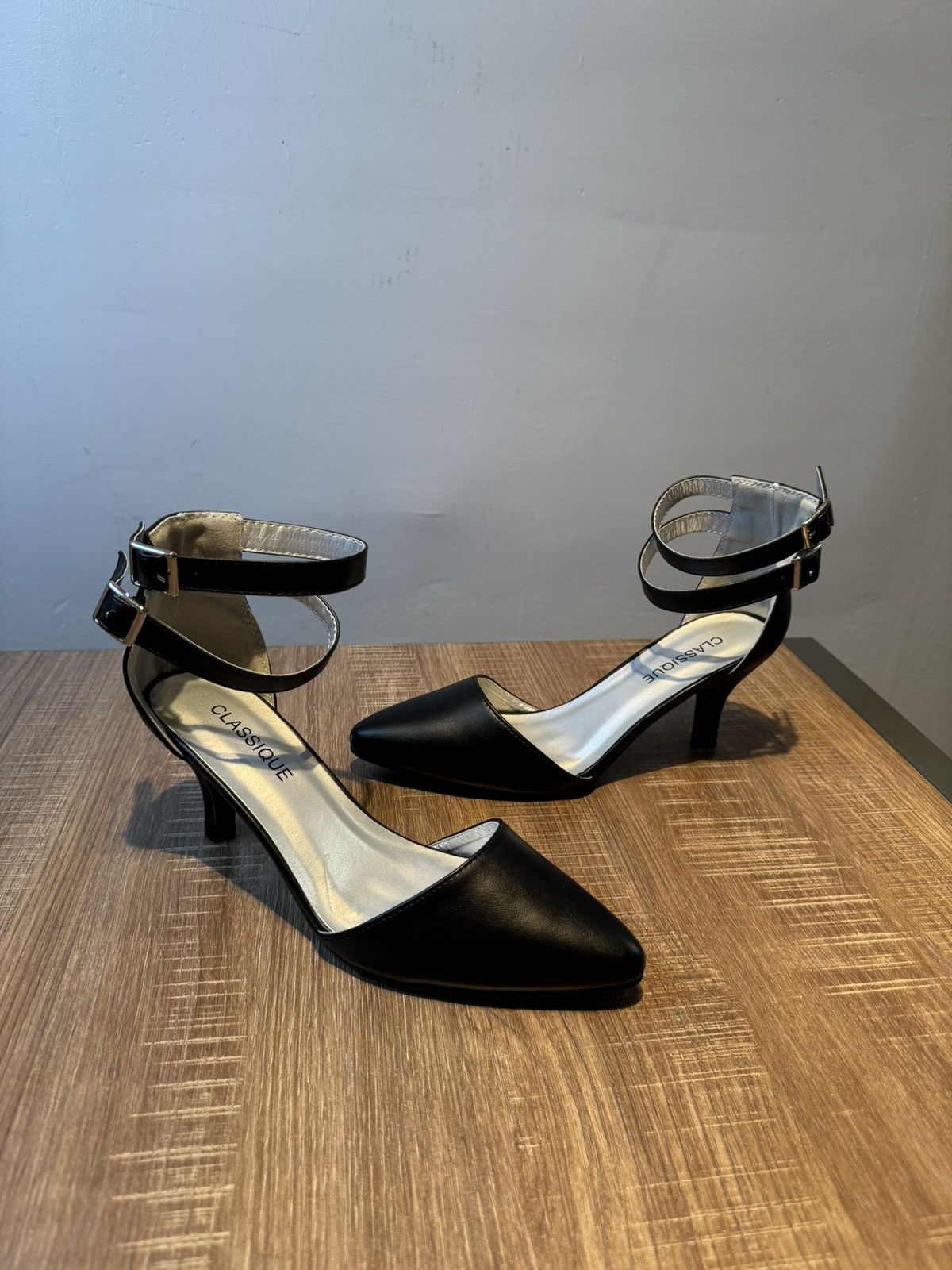 Other CLASSIQUE Camlo womens mid heel dress size 8 black NEW Size US 8 / IT 38 - 1 Thumbnail