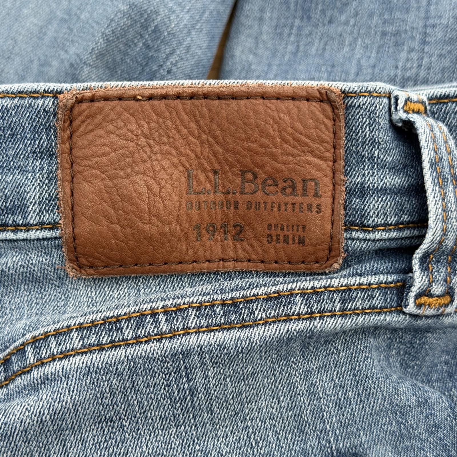 L.L. Bean L.L. Bean Beanflex Classic Fit Light Denim Jeans 36x28 Size US 36 / EU 52 - 4 Thumbnail