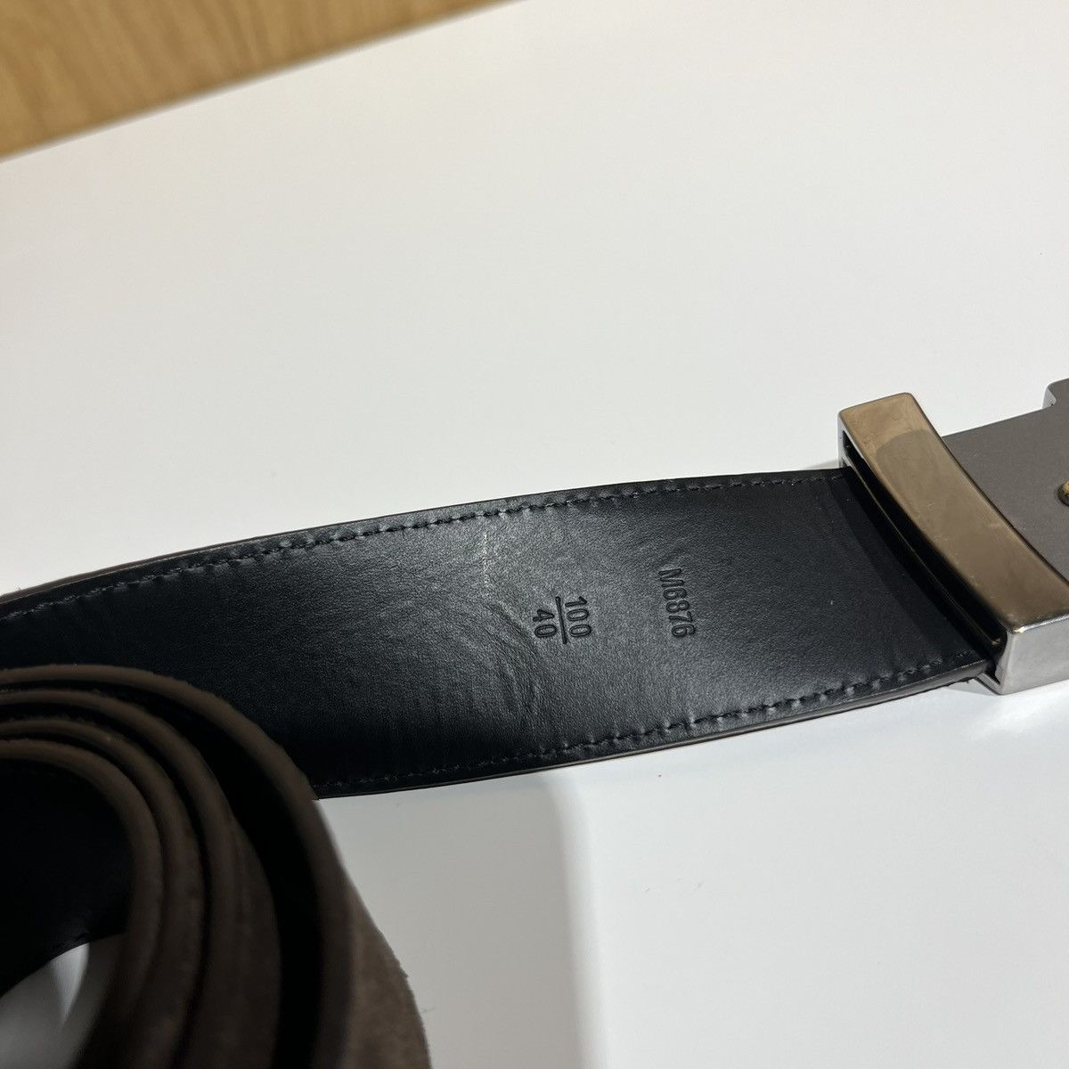 Louis Vuitton 🔹LOUIS Vuitton Metal Logo Leather Belt M6876 Size 40 - 2 Thumbnail