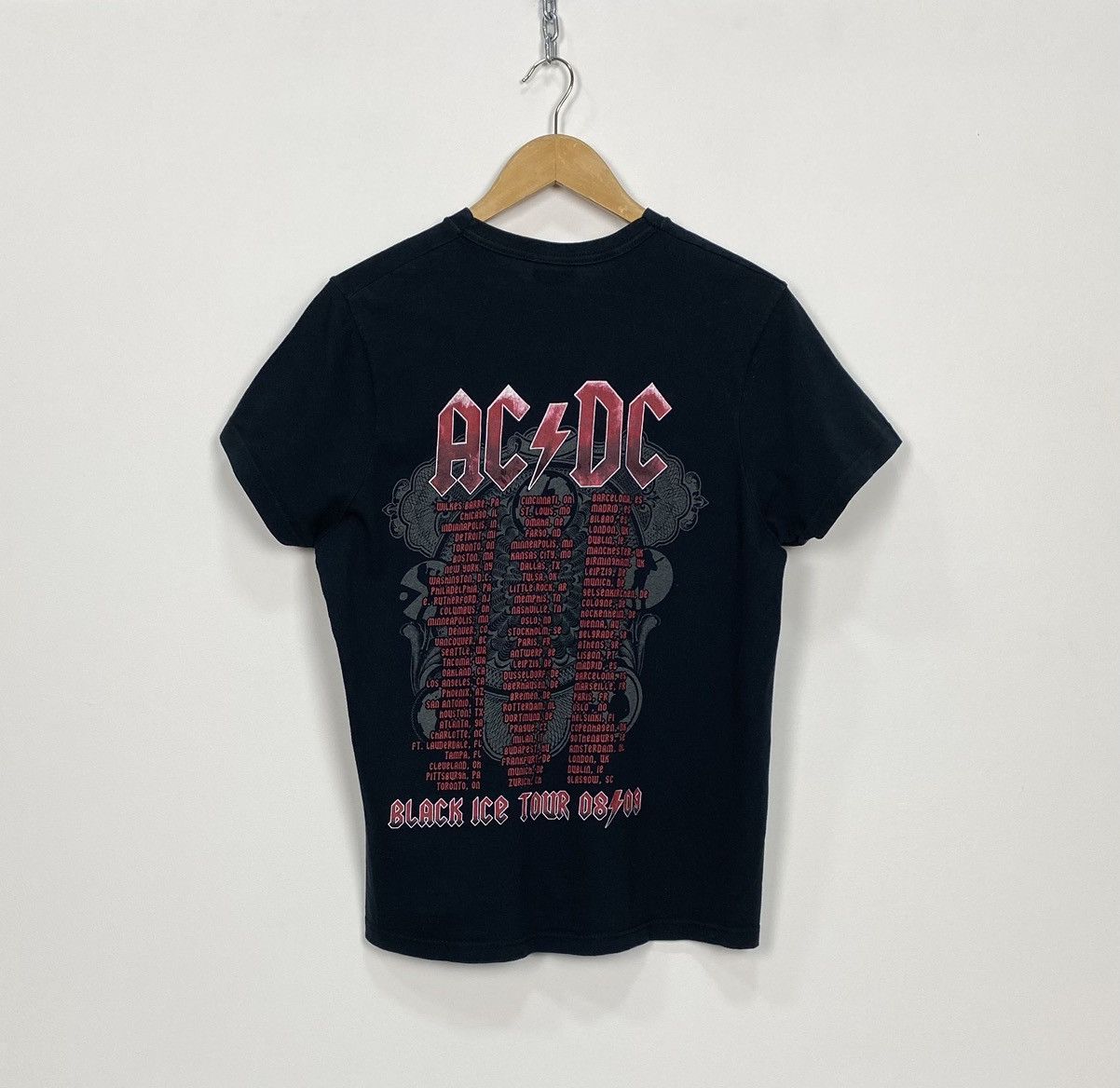 Band Tees AC/DC Black Ice 08/09 Concert Tour Hard T-shirt Men’s Size M Size US M / EU 48-50 / 2 - 6 Thumbnail