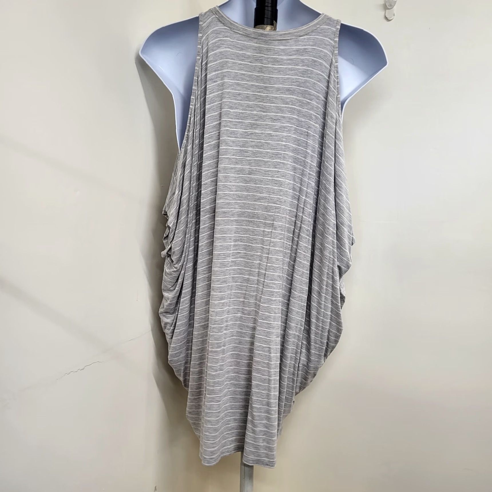 Vintage Anna & Ava Shirt Women's One Size Gray White Cold Shoulder Short Batwing Sleeve Size 42" / US 20 - 6 Thumbnail
