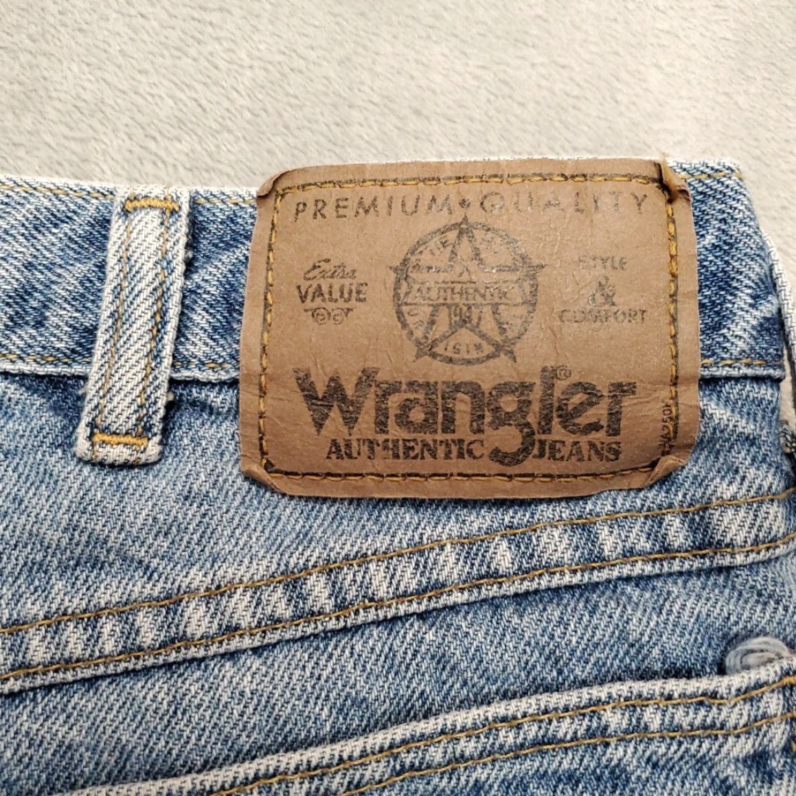 Wrangler VINTAGE Wrangler Shorts Mens 36 Blue Denim 100% Cotton Jorts Bermuda Casual 5-Pocket Mens Blue Denim Shorts Size US 36 / EU 52 - 4 Thumbnail