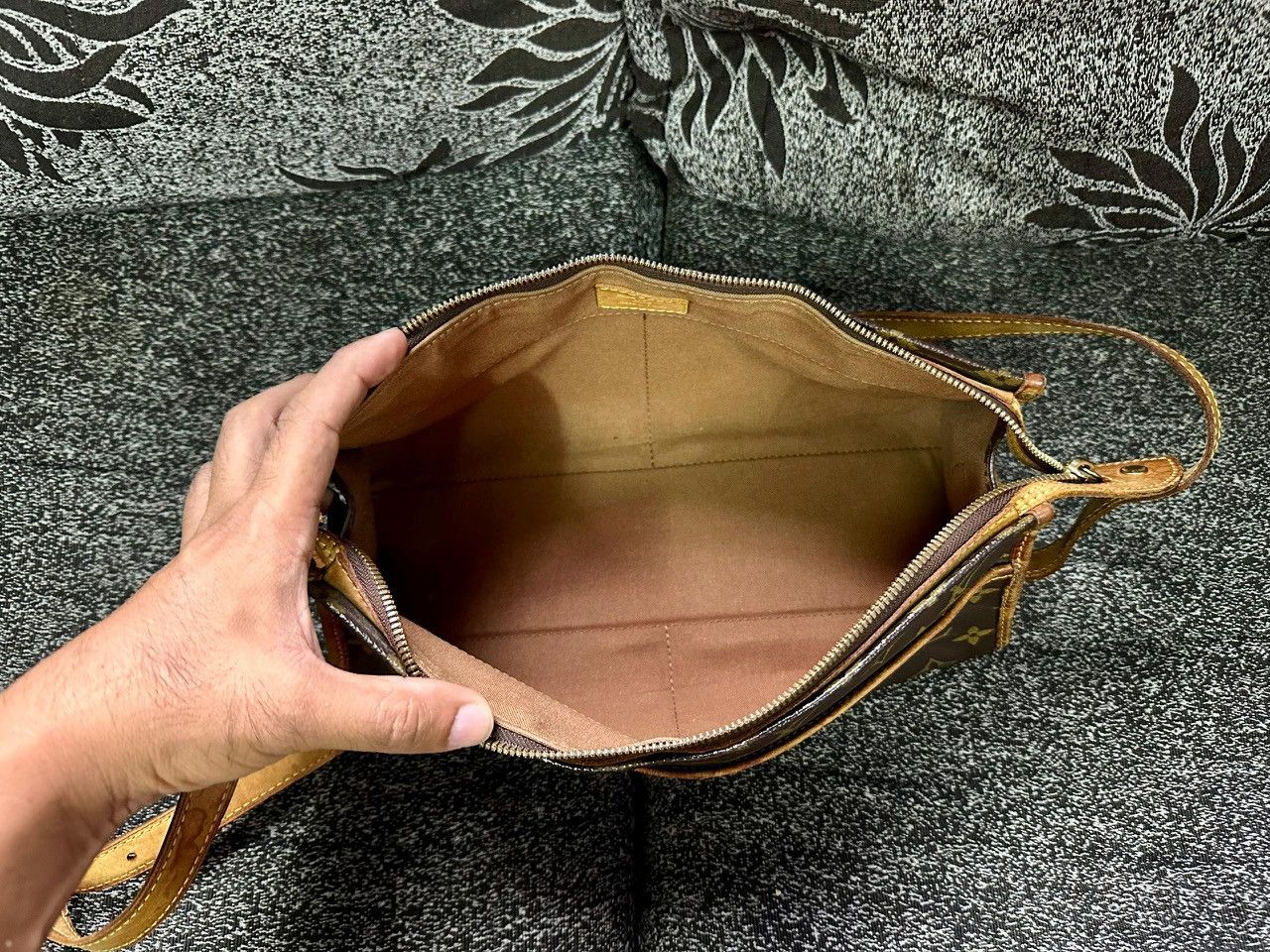 Louis Vuitton Authentic Louis Vuitton Monogram Canvas Poponcourt Long Bag Size ONE SIZE - 8 Thumbnail