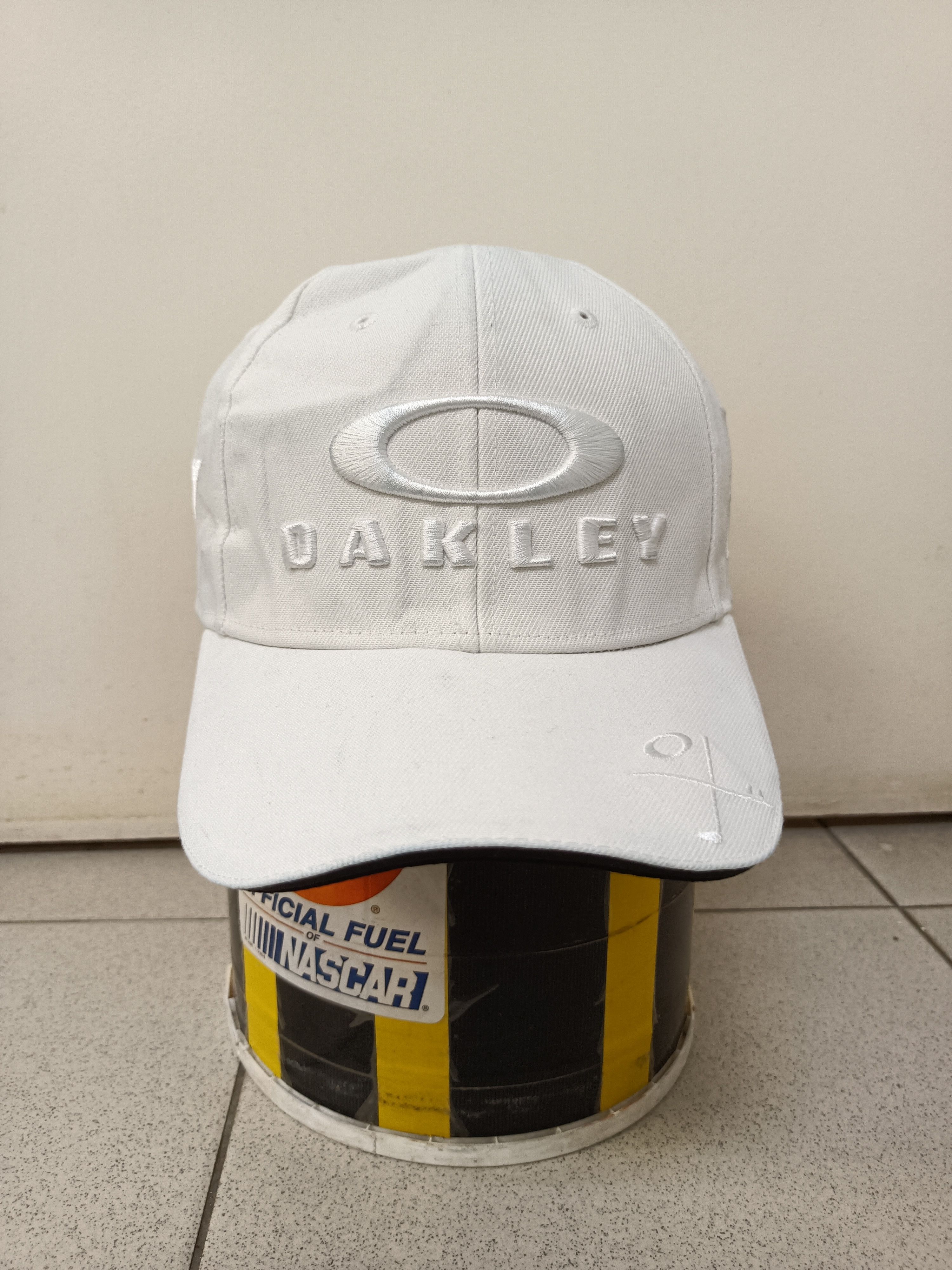 cap Oakley embroidered