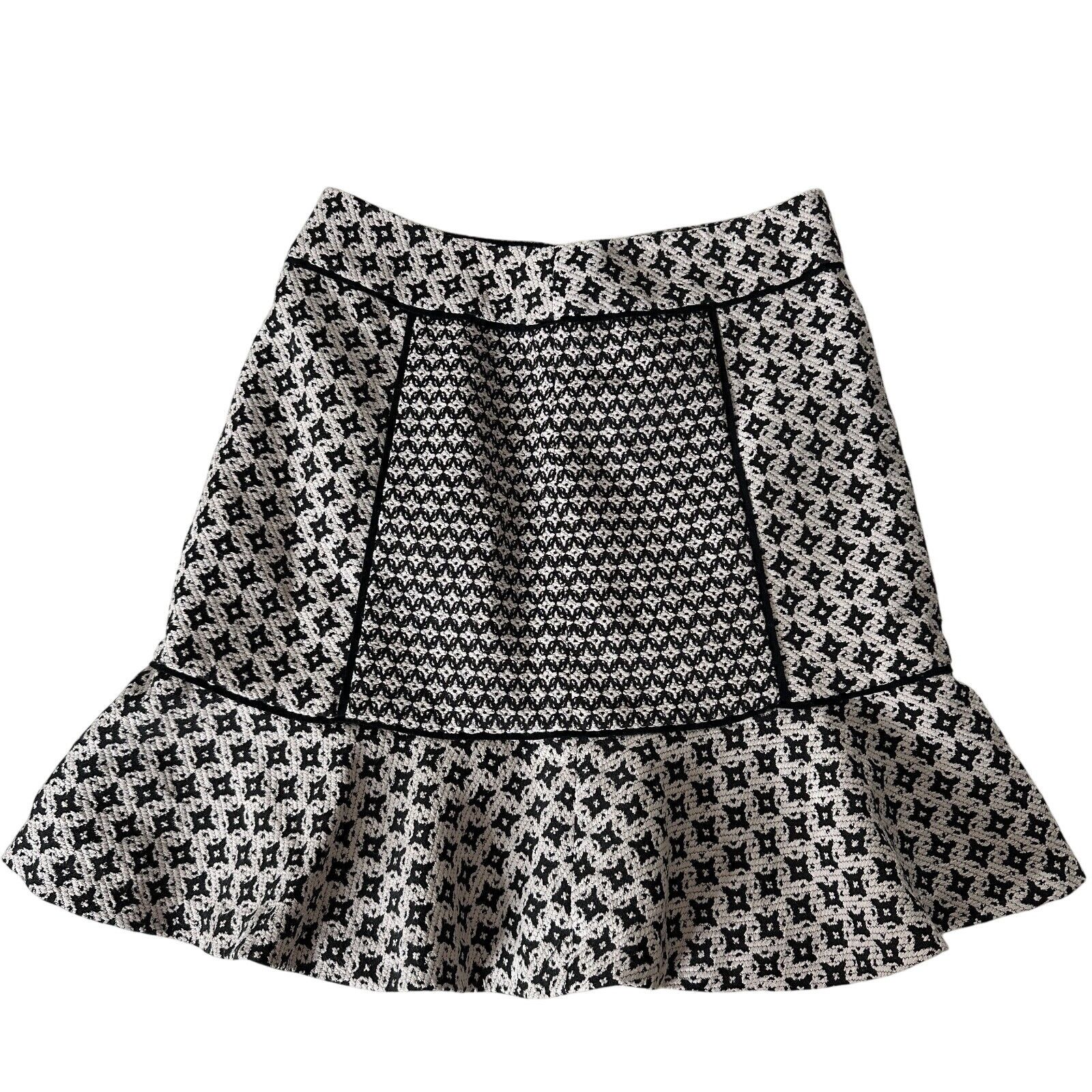 Loft Ann Taylor Loft Black White Geometric Ruffle Flair Mini 00P Size 24" / US 00 / IT 34 - 1 Thumbnail