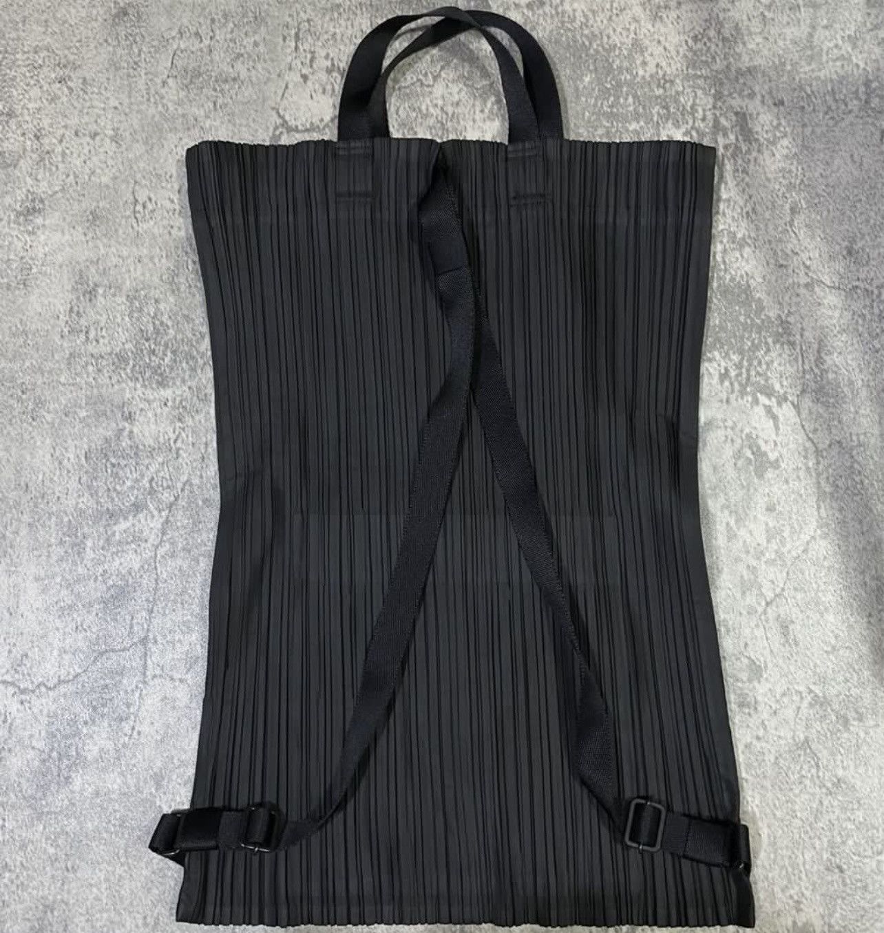 Homme Plisse Issey Miyake × Issey Miyake × Pleats Please Issey Miyake Issey Miyake light weight 2ways pleated tote backpack Size ONE SIZE - 11 Thumbnail