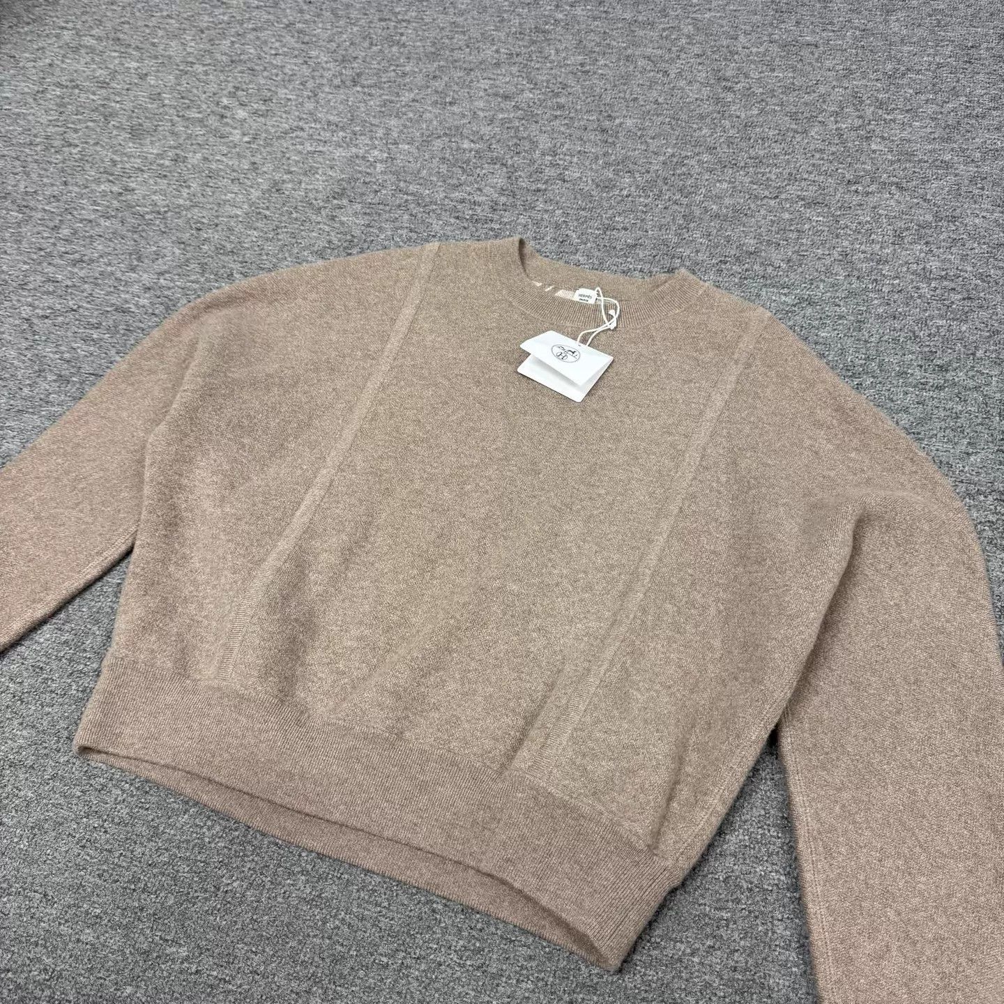 Hermes Hermes Camel Geometric Back Jacquard Short Cashmere Knit Size M / US 6-8 / IT 42-44 - 4 Thumbnail