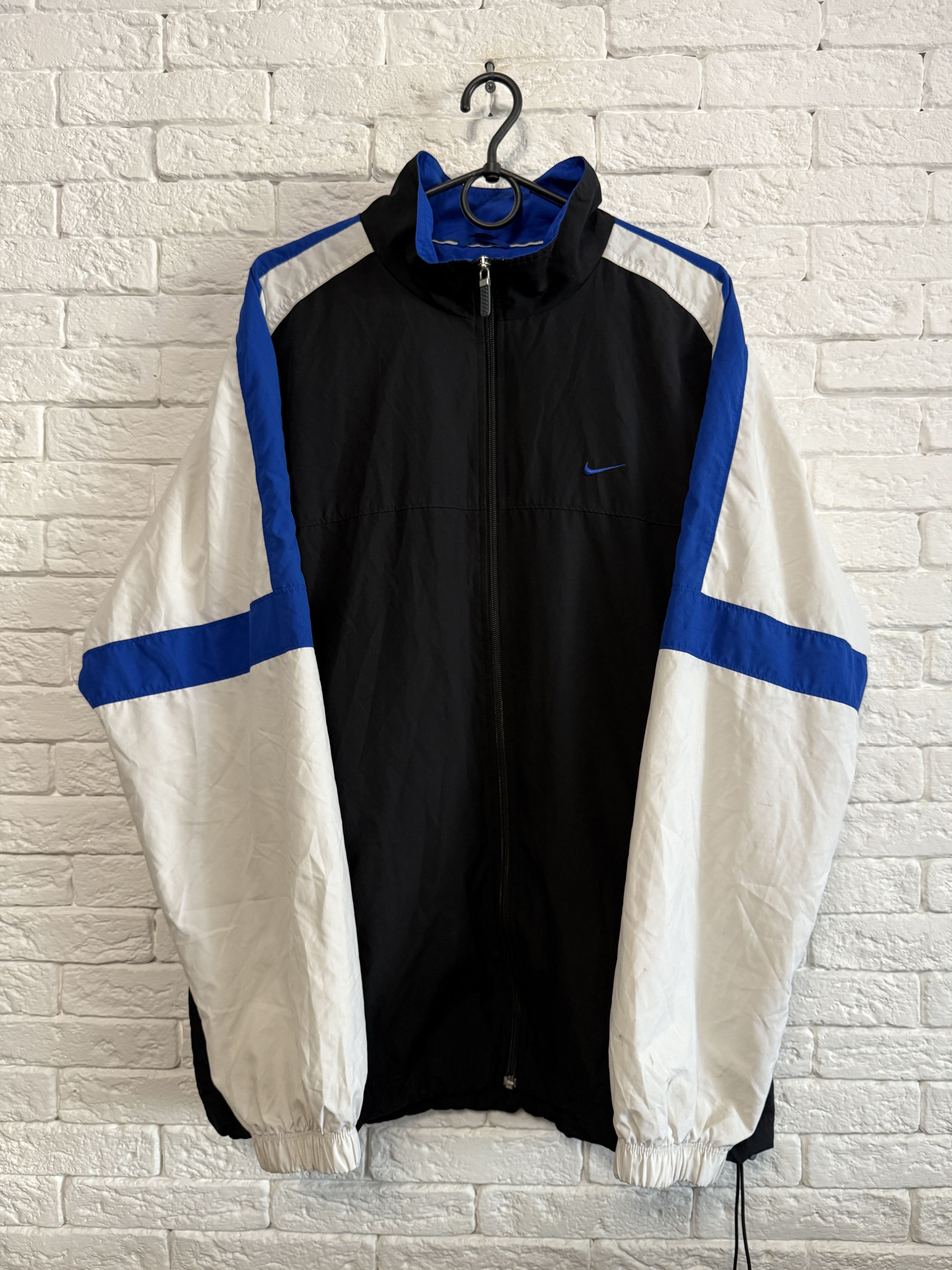 Nike Vintage Windbreaker Nike Nylon Track Jacket Big Logo Sz L Size US L / EU 52-54 / 3 - 1 Thumbnail