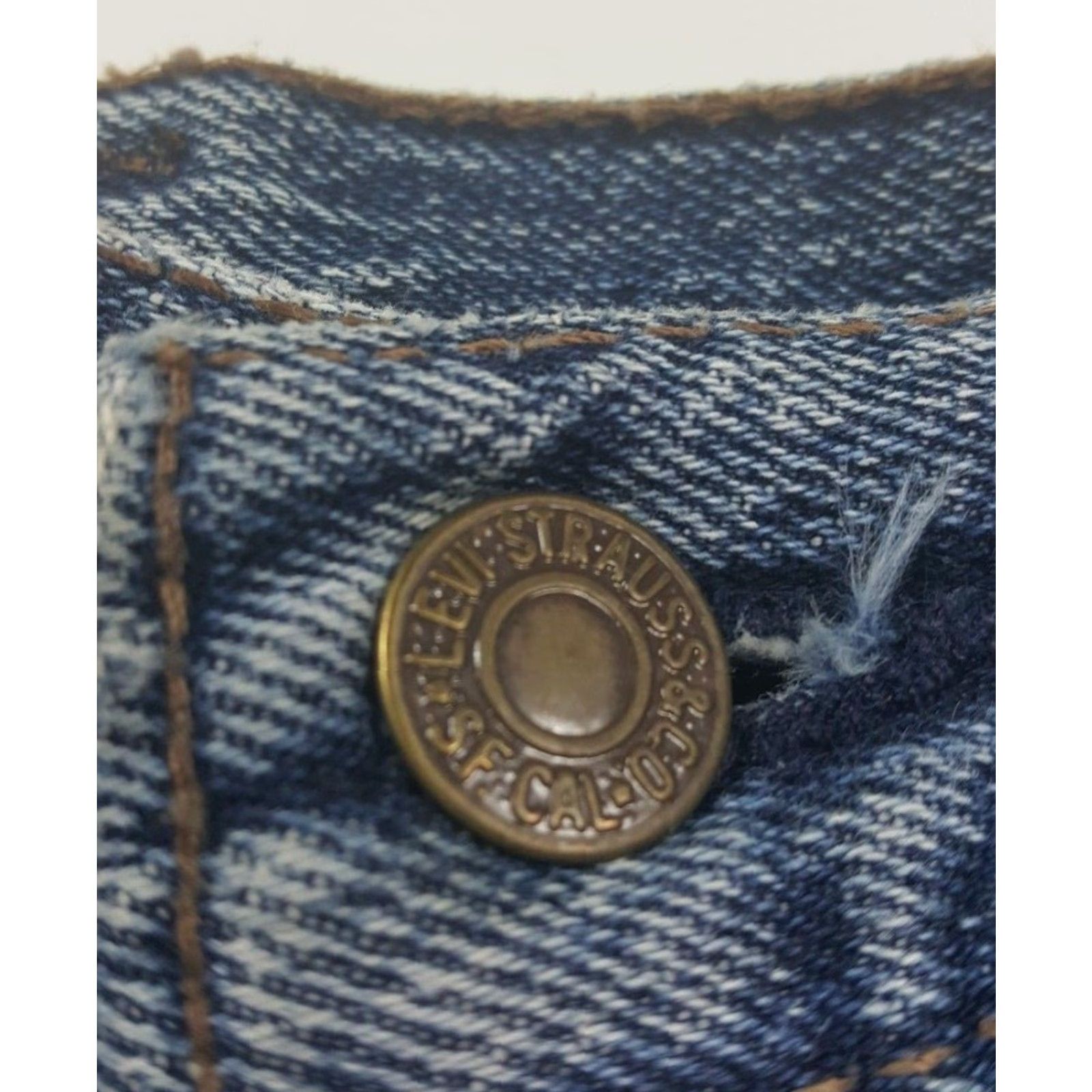 Levi's VINTAGE Levi's Pleated High Waist Mom Jeans 14 Blue Denin - 90s Retro Relaxed Tapered Regular Inseam 27.5" Women Size 36" / US 14 / IT 50 - 3 Thumbnail