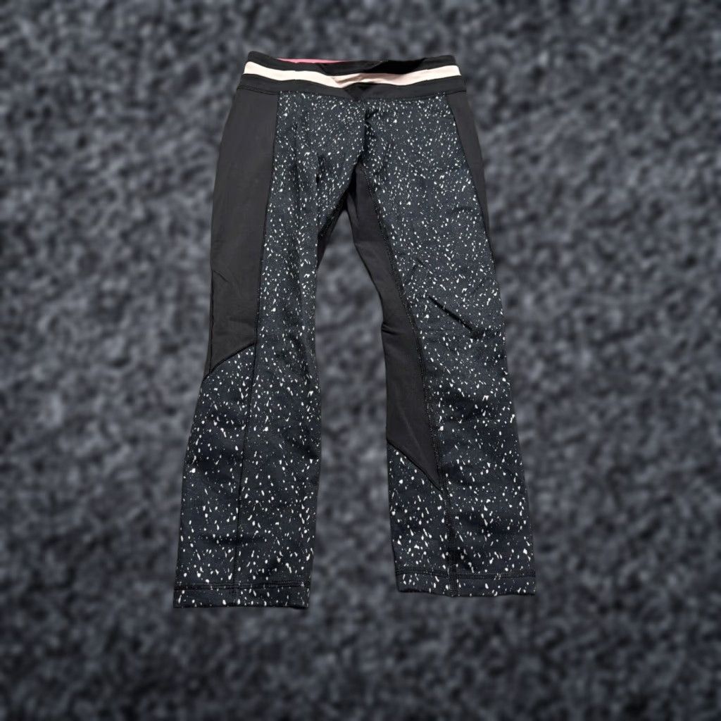 Lululemon Lululemon Var-City Crop 23” Samba Snake Battleship Black Size 4 Pants Women Activewear Leggings Crops Inseam 23 in Full-On Luxtreme Size ONE SIZE - 1 Thumbnail