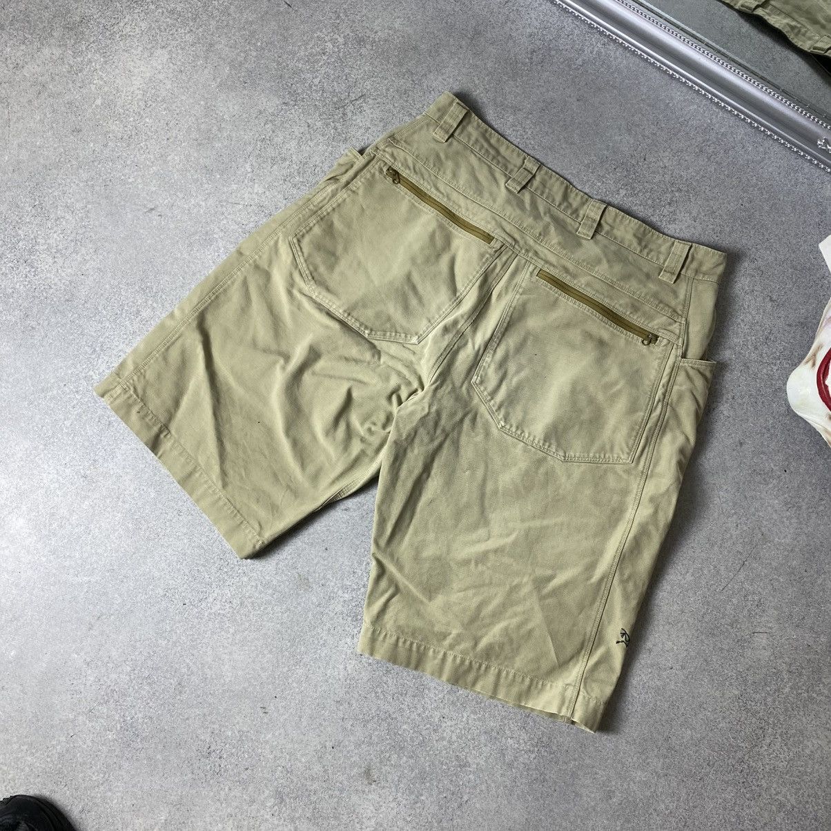 Arc'teryx Vintage Arc’teryx Shorts Size US 32 / EU 48 - 7 Thumbnail