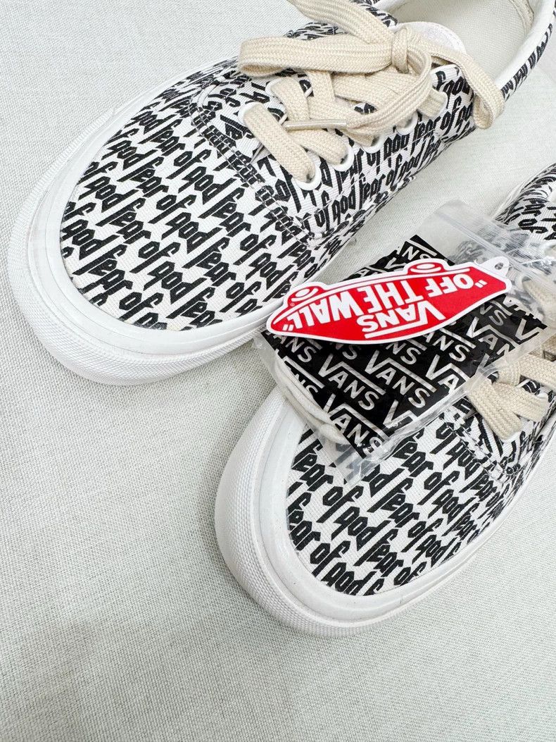 Fear of God Fear of God The first generation of full print canvas shoe Size US 9.5 / EU 42-43 - 2 Thumbnail