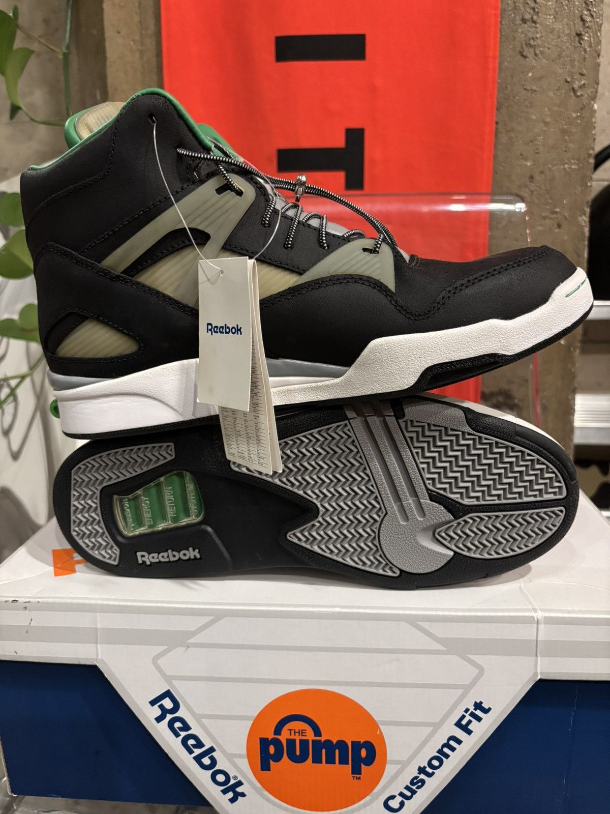 Reebok REEBOK PUMP OMNI ZONE LT SOLEBOX Size US 10 / EU 43 - 9 Thumbnail