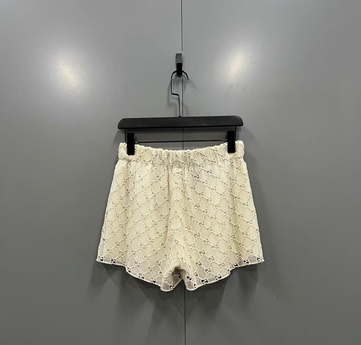 Gucci Gucci Beige Lace Hollow-out Embroidery Shorts J41 Size 26" / US 2 / IT 38 - 2 Thumbnail