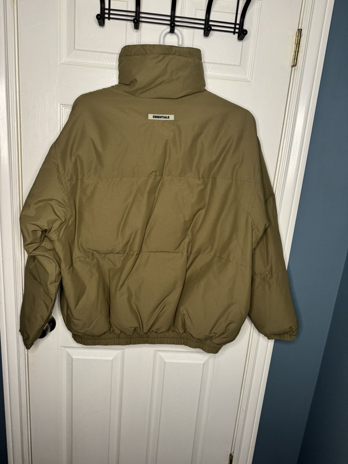 Fear of God Fear of God ESSENTIALS Puffer Army Green Size US L / EU 52-54 / 3 - 13 Thumbnail