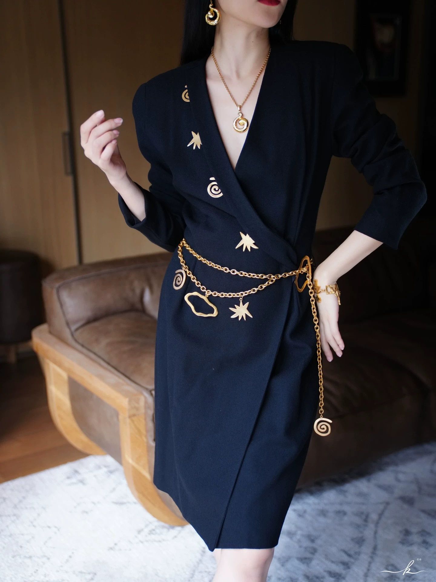 Vintage 80s Vintage Wool Suit Dress w/ Metal Accents, Belt, Pads Size S / US 4 / IT 40 - 7 Thumbnail