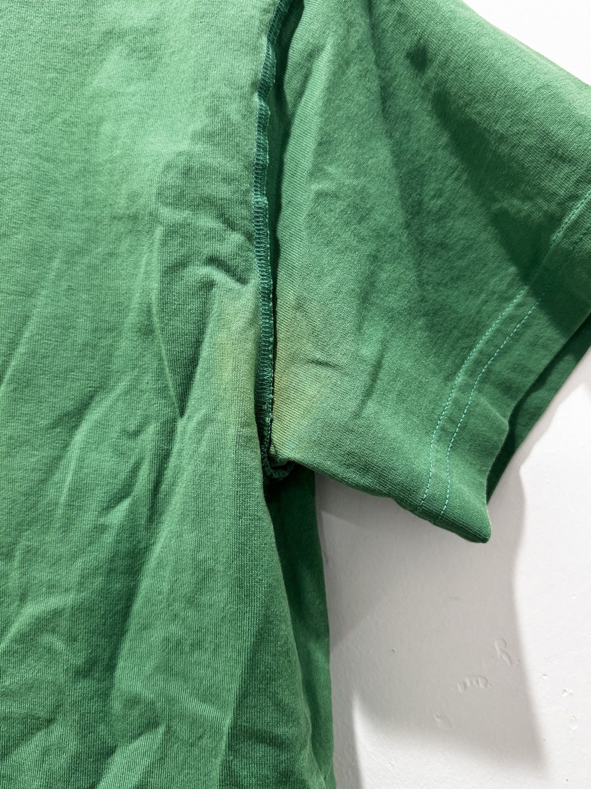 Louis Vuitton Louis Vuitton Embossed LV Patch T-Shirt Size US XS / EU 42 / 0 - 3 Thumbnail