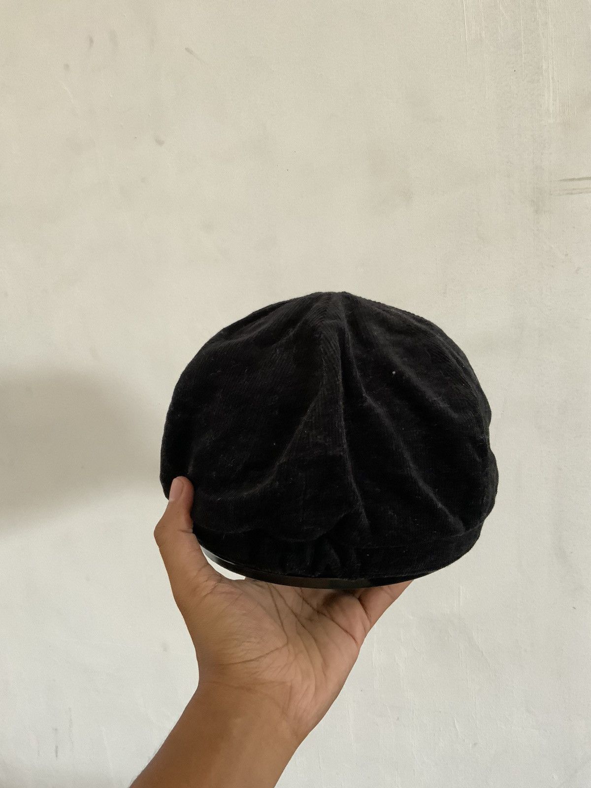 Uniqlo Corduroi Black Uniqlo Newsboy Hat Size ONE SIZE - 3 Thumbnail