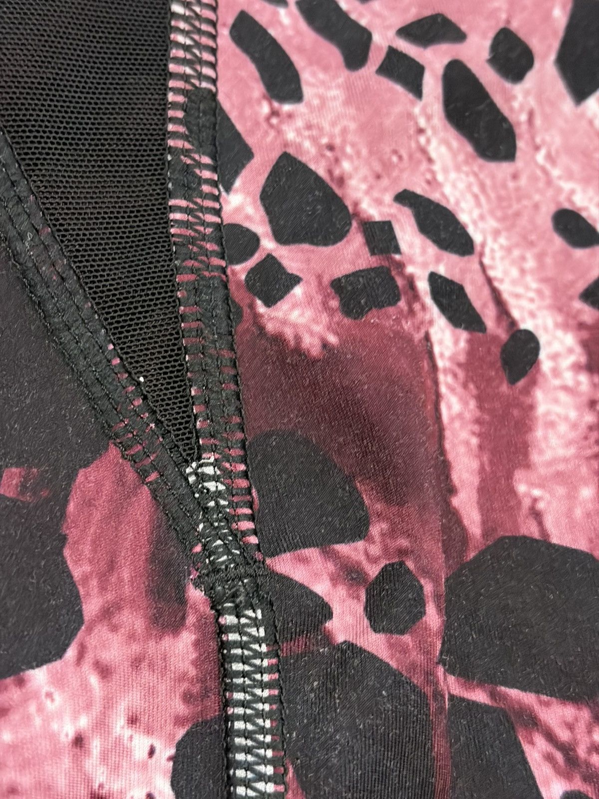 New Balance New Balance Pants Womens Small Pink Black NB Dryx Leggings Size 25" / US 0 / IT 36 - 4 Thumbnail