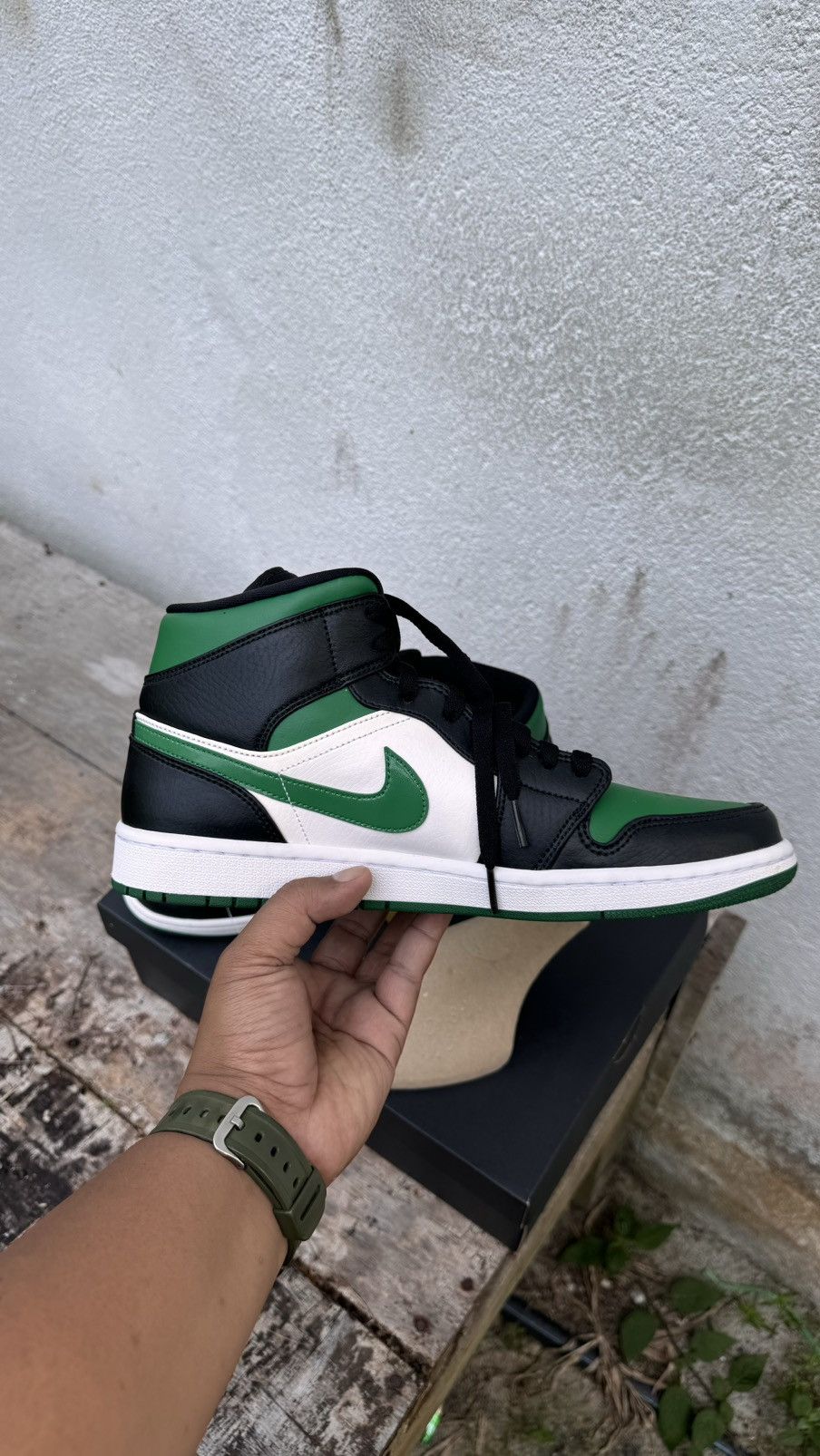 Jordan Brand × Nike Nike Air Jordan 1 Mid Black/Pine Green Size US 11 / EU 44 - 12 Thumbnail