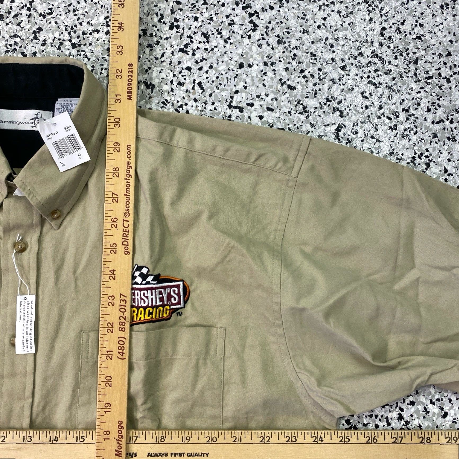 Vintage VINTAGE Hershey's Racing NASCAR Promotional Tan Long Sleeve Shirt Large NWT MunsingWear Men Button-Up Size US L / EU 52-54 / 3 - 3 Thumbnail