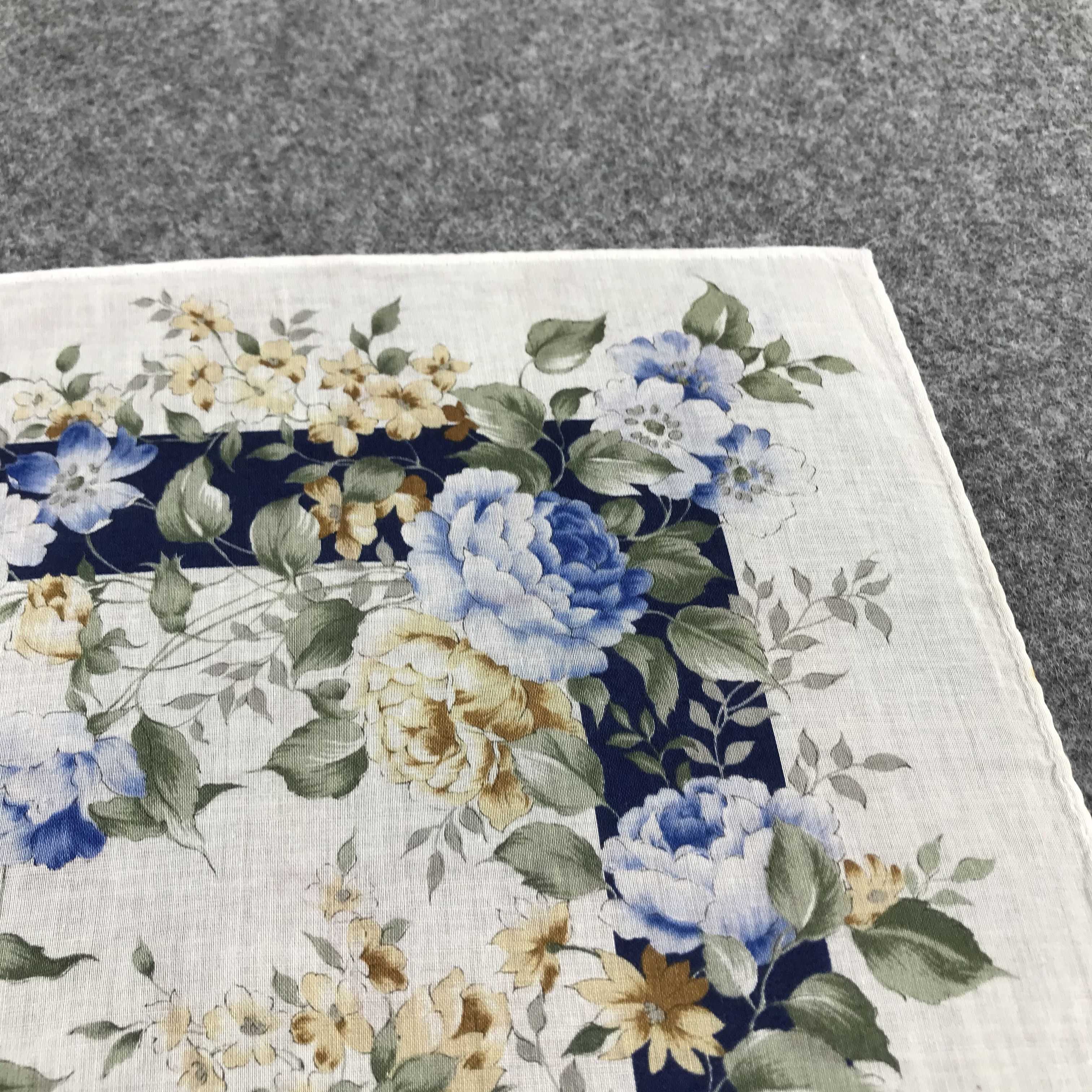Yves Saint Laurent YSL Floral Handkerchief Neckerchief Bandana H407 Size ONE SIZE - 9 Thumbnail