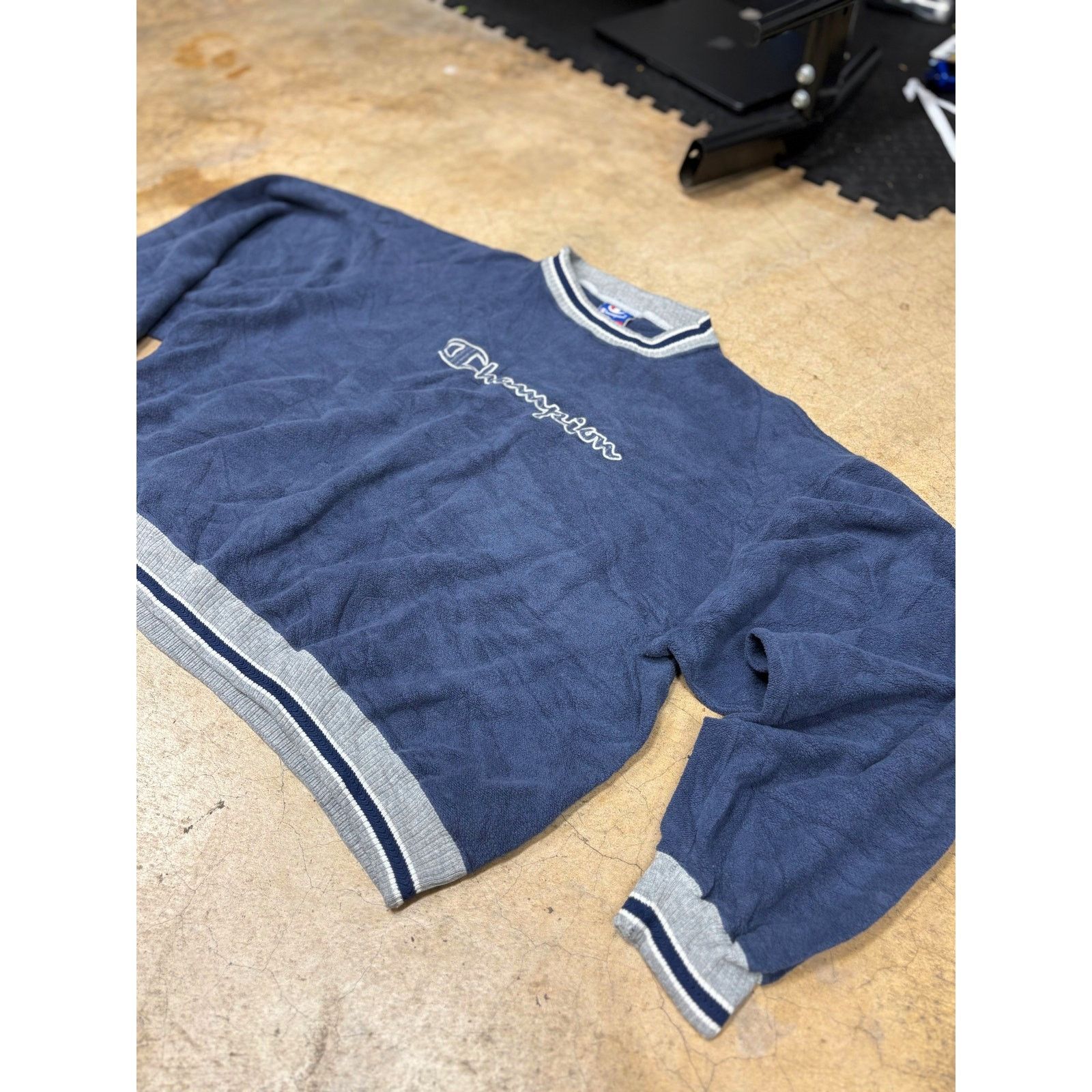 Champion Champion Vintage 90s Reverse Weave Navy Crewneck Sweater Size US XL / EU 56 / 4 - 3 Thumbnail