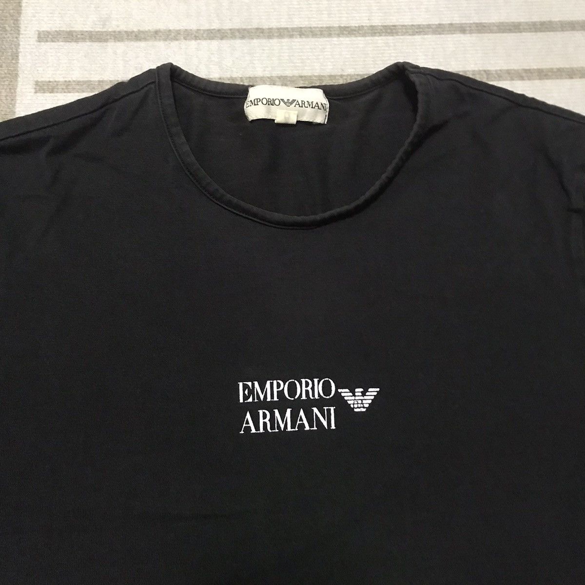 Emporio Armani EMPORIO ARMANI CENTER WOMEN RARE TEE Size M / US 6-8 / IT 42-44 - 2 Thumbnail