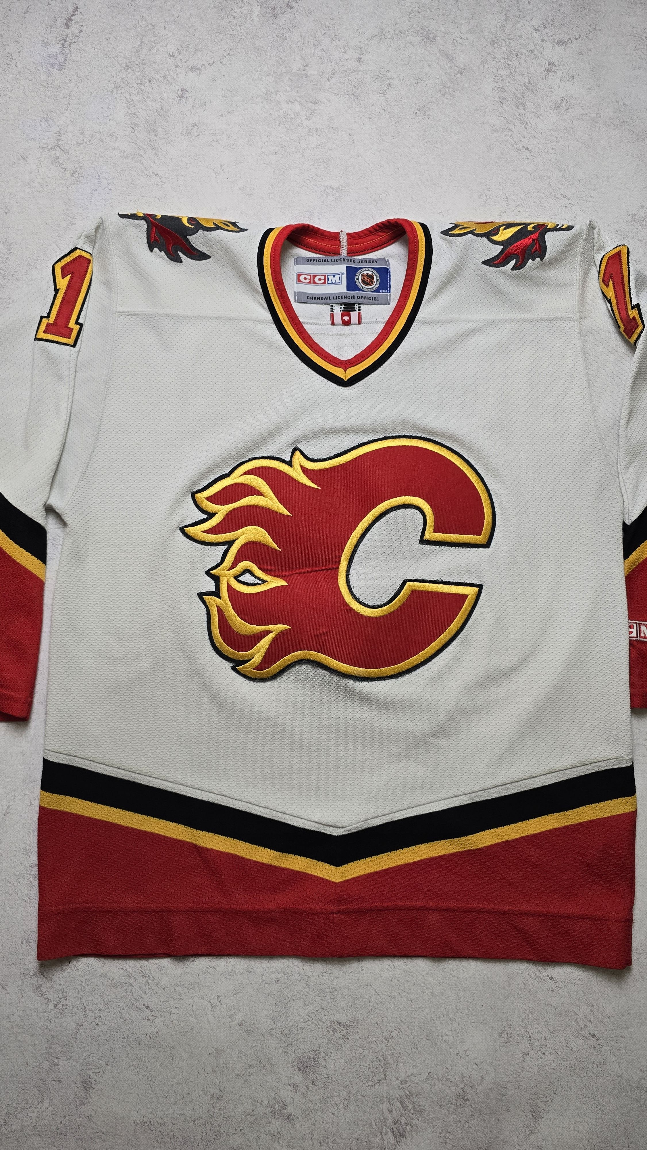 Ccm VTG CCM Air-Knit Calgary Flames Dolan #1 NHL Hockey Jersey Size US M / EU 48-50 / 2 - 12 Thumbnail