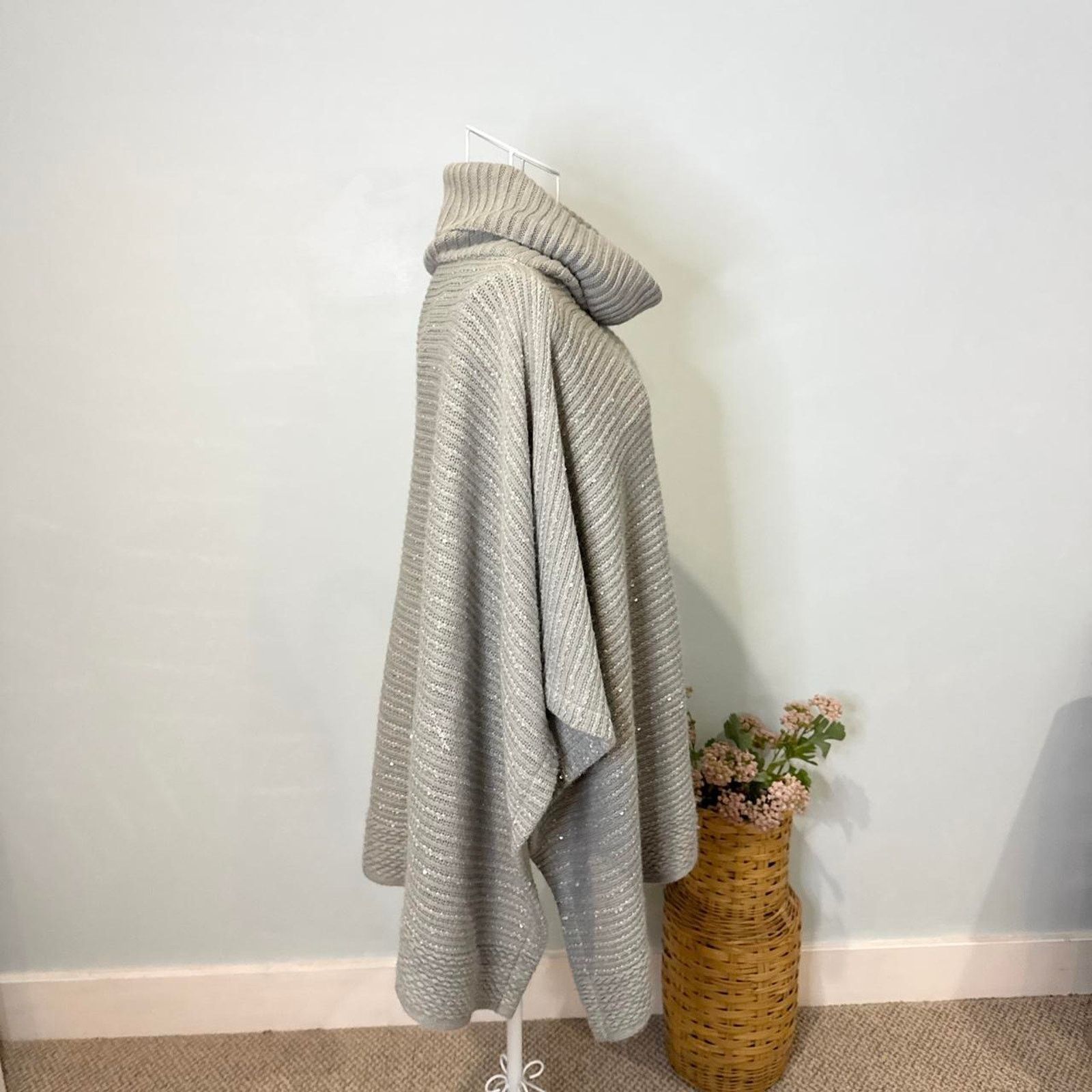 Apt. 9 Stunning vintage y2k gray crochet sequin fringe poncho Size ONE SIZE - 3 Thumbnail