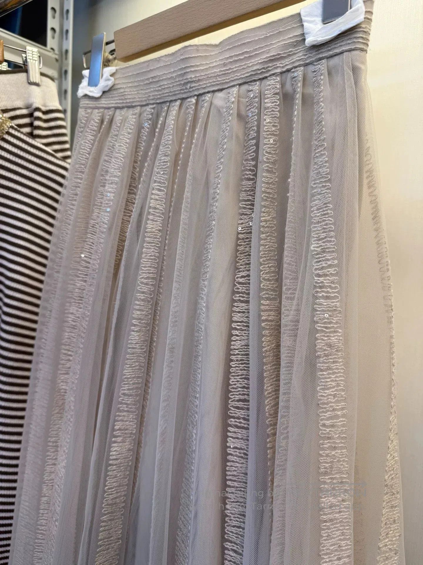 Brunello Cucinelli Brunello Cucinelli Sequin Midi Skirt. Size US 36 / EU 52 - 2 Thumbnail
