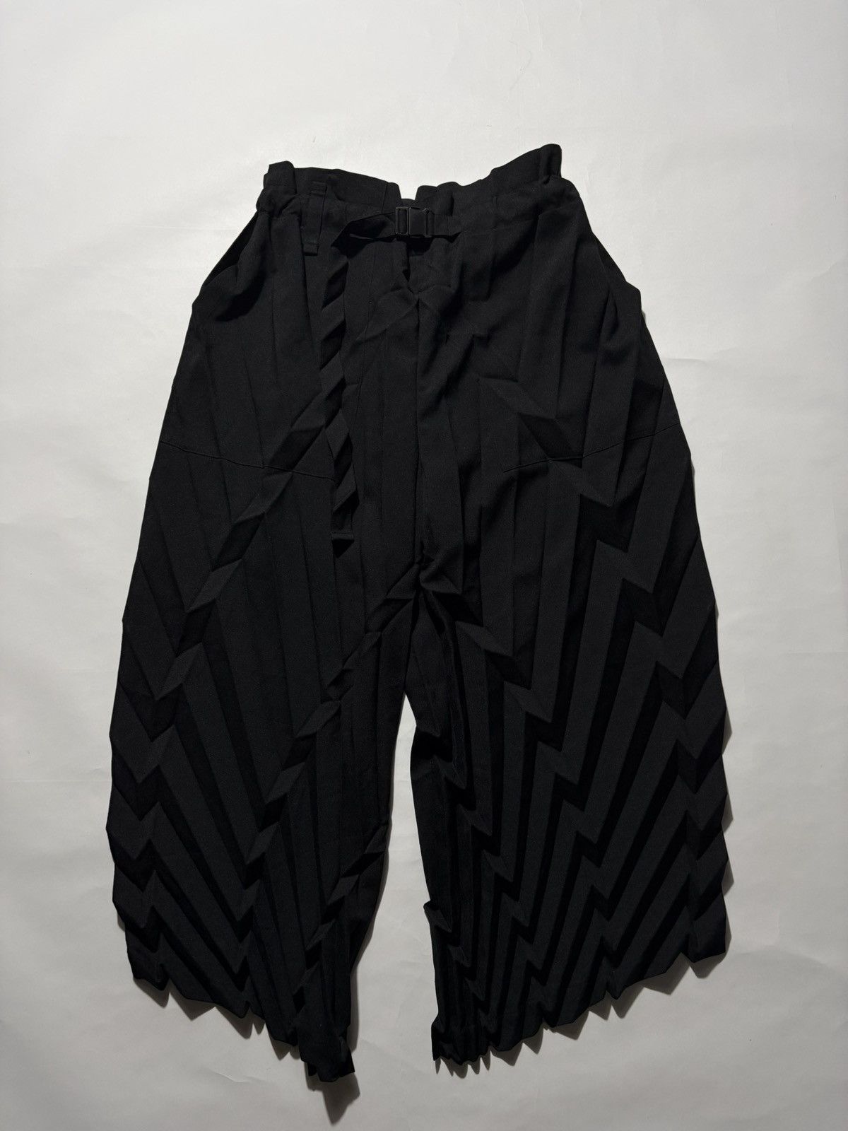 Issey Miyake ISSEY MIYAKE ME TREE PLEATS CROPPED PANTS Size 28" / US 6 / IT 42 - 1 Thumbnail