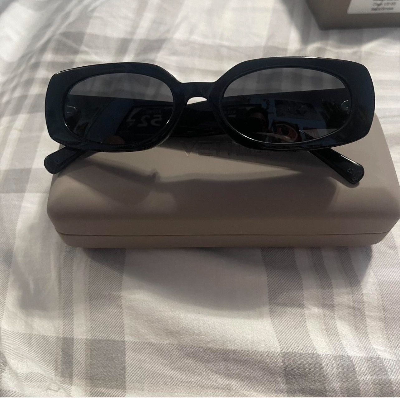 Vehla Olsen-Black Smoke sunglasses display picture 2