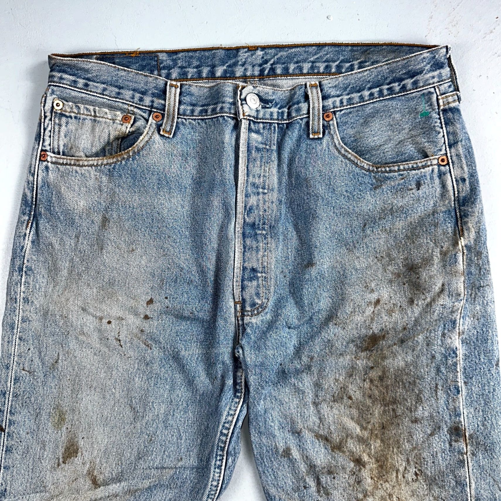 Levi's VINTAGE Levi's 501 Jeans Men 36x36 Straight Leg Blue Light Wash 90s USA Size US 36 / EU 52 - 2 Thumbnail