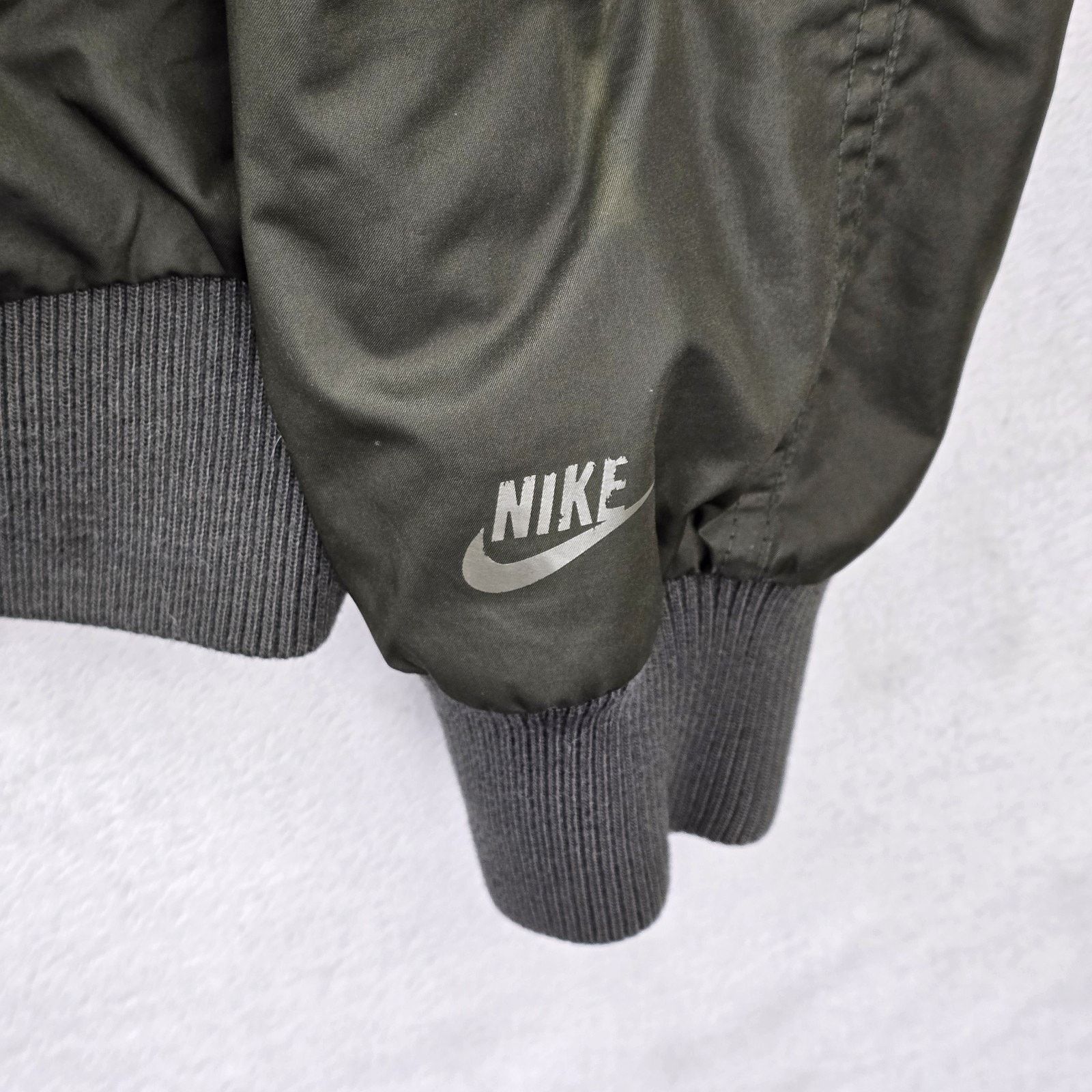 Nike Vtg Nike Reversible Bomber Jacket Mens Medium Y2K Gray Tag Size US M / EU 48-50 / 2 - 5 Thumbnail