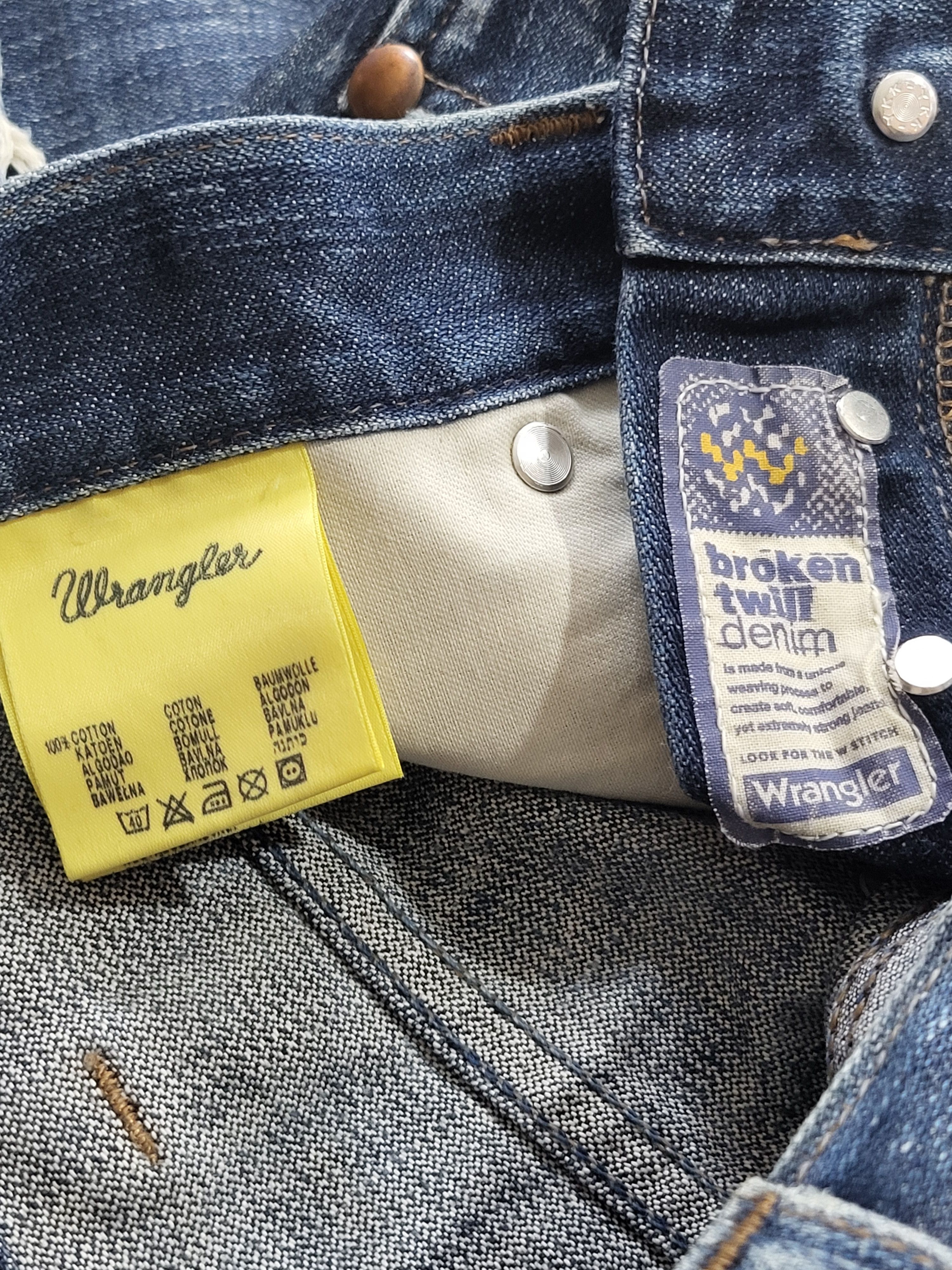 Wrangler Wrangler SHARKEY Vintage Blue Bootcut Jeans. Size US 29 - 8 Thumbnail