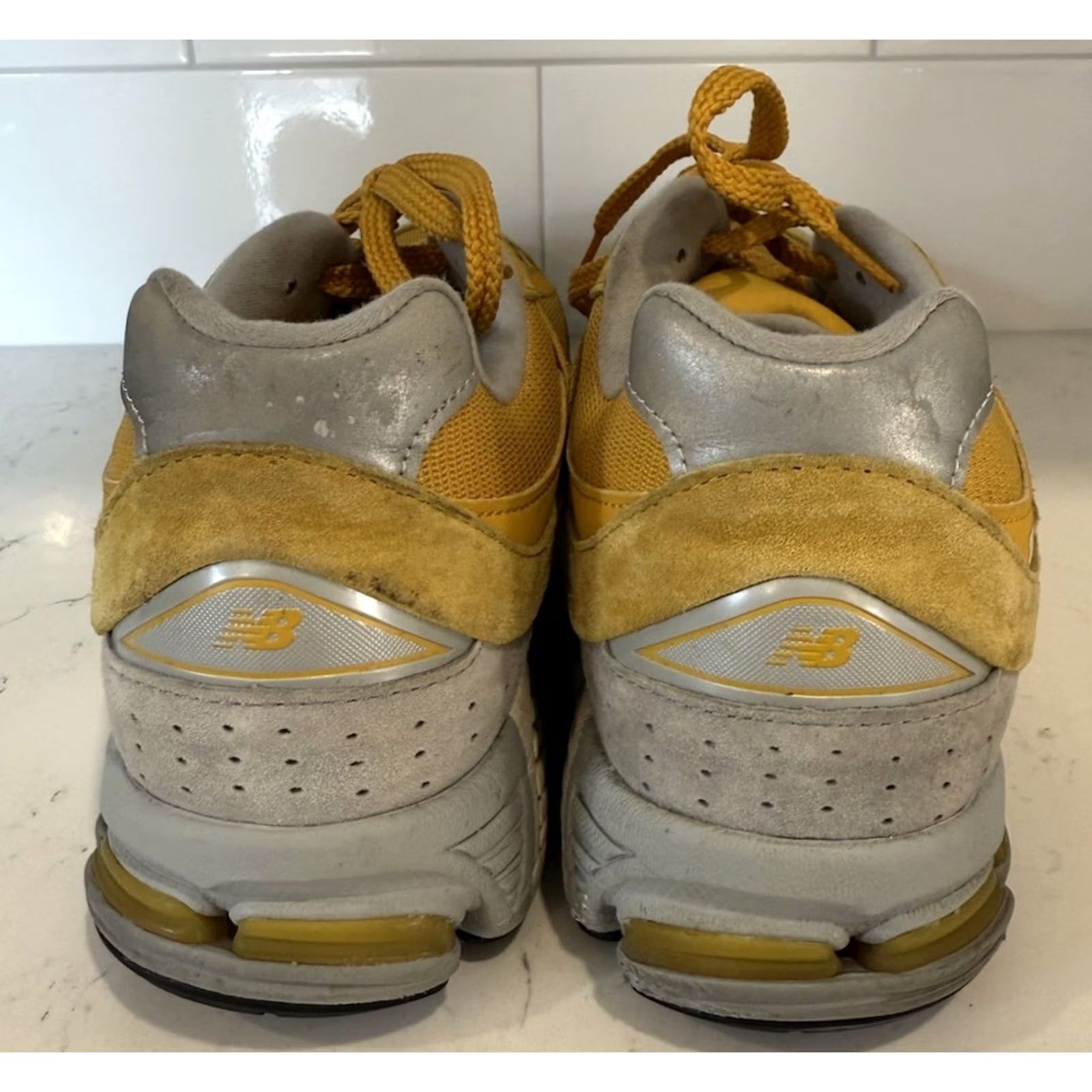New Balance New Balance 10 Sneaker Egg yolk Yellow Preowned Mens 2002R 2002 Size US 10 / EU 43 - 4 Thumbnail